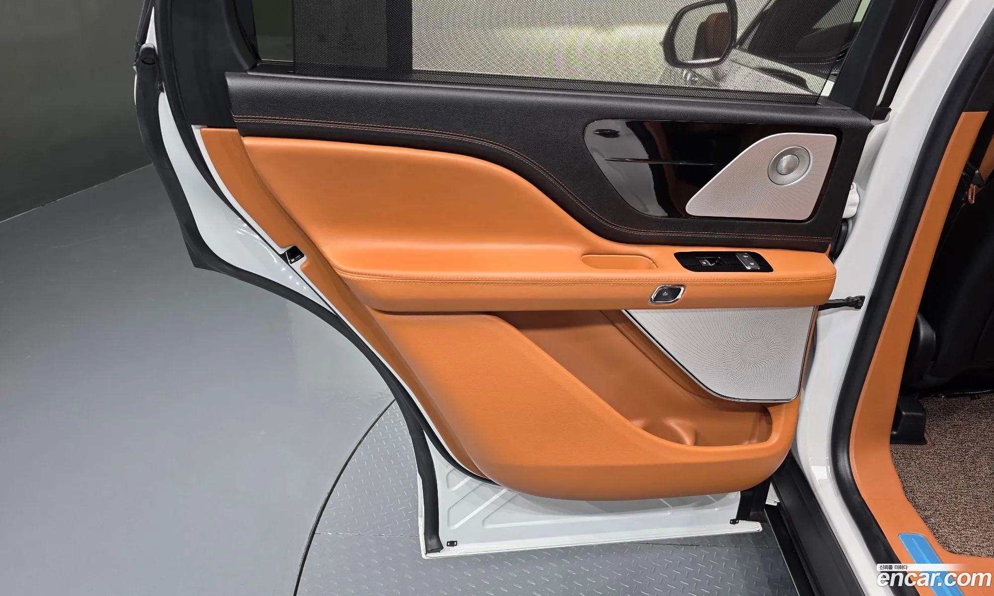Lincoln Aviator 2023 5LM5J9XC2PGL07199 — 9