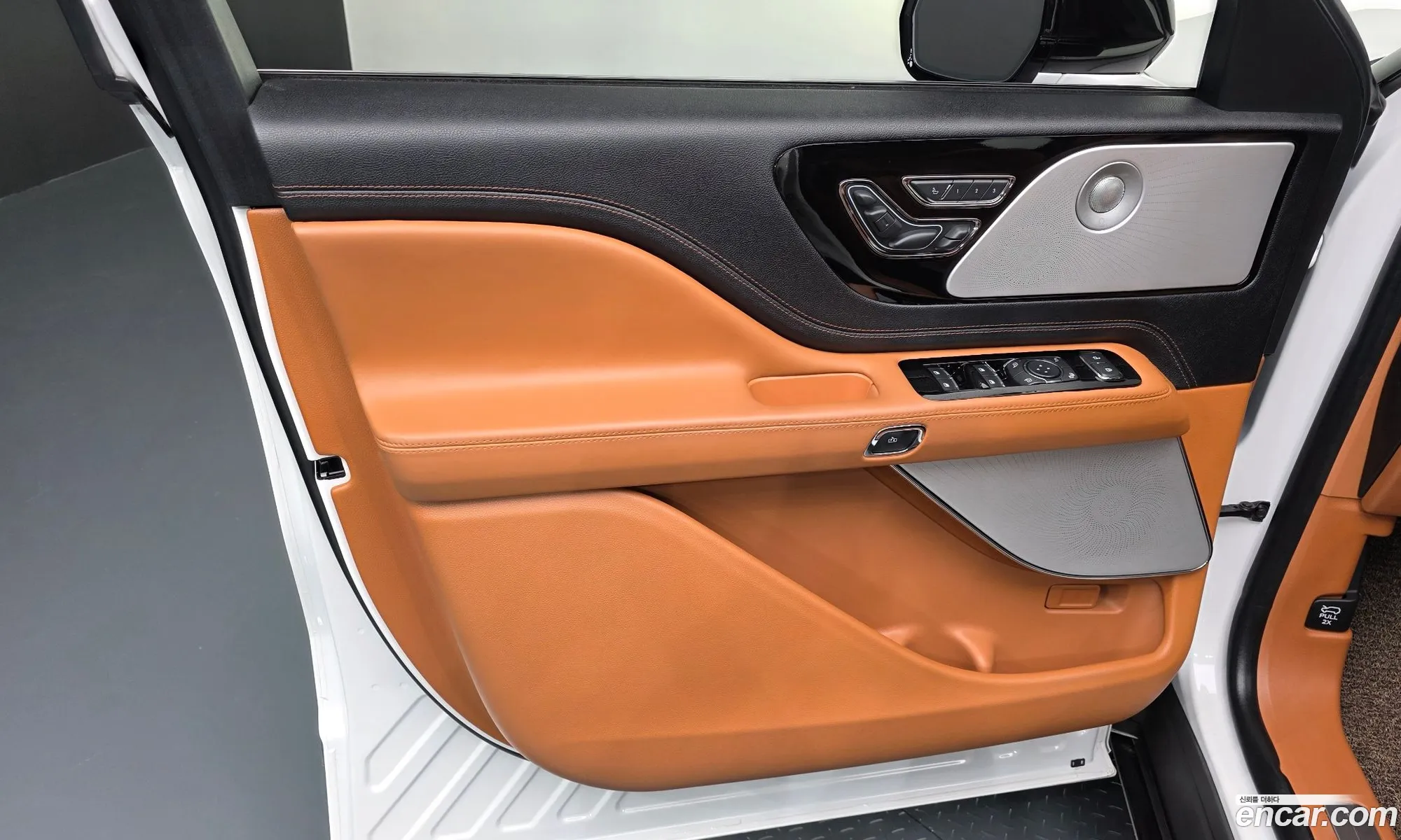 Lincoln Aviator 2023 5LM5J9XC2PGL07199 — 5