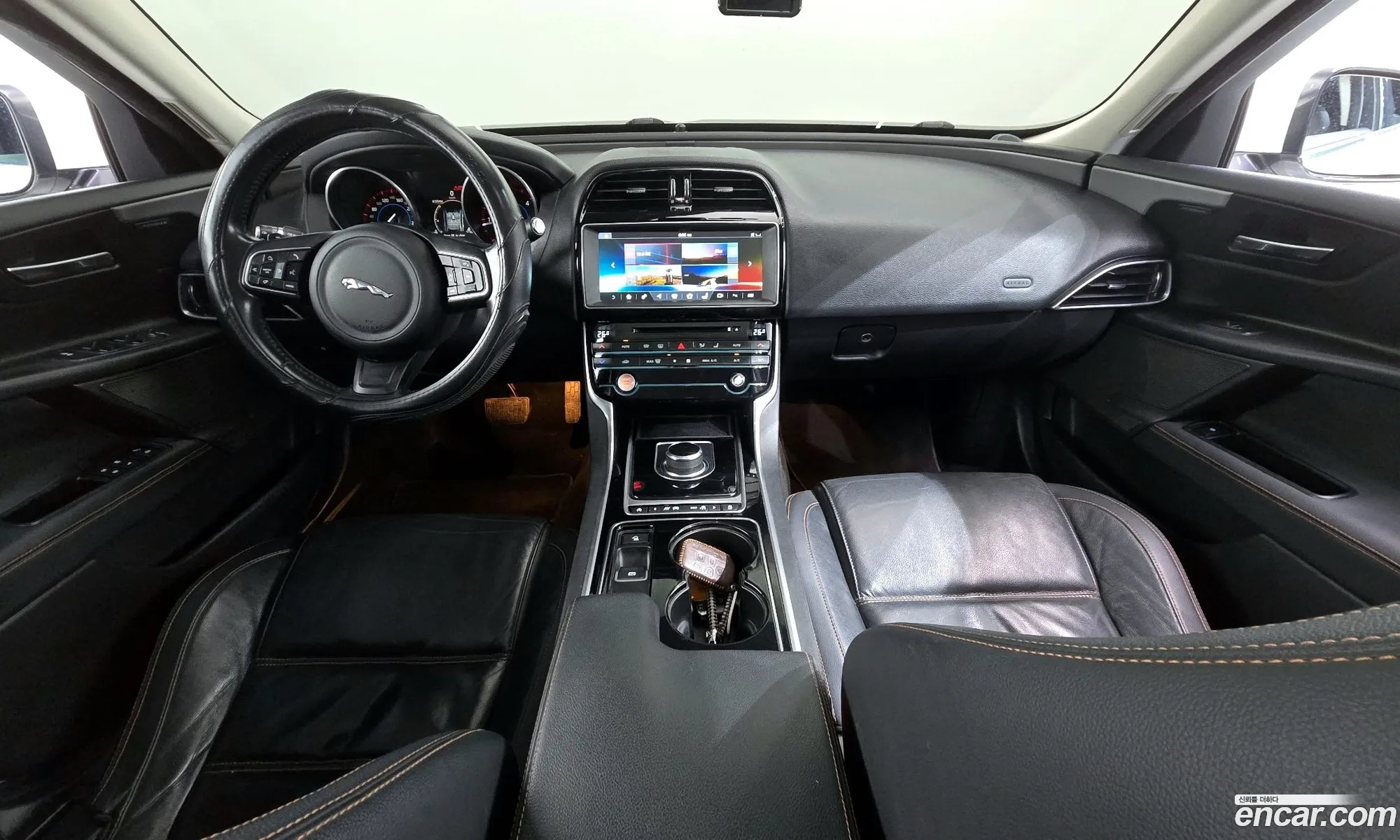 Jaguar XE 2016 SAJAA4BN4HCP00360 — 10