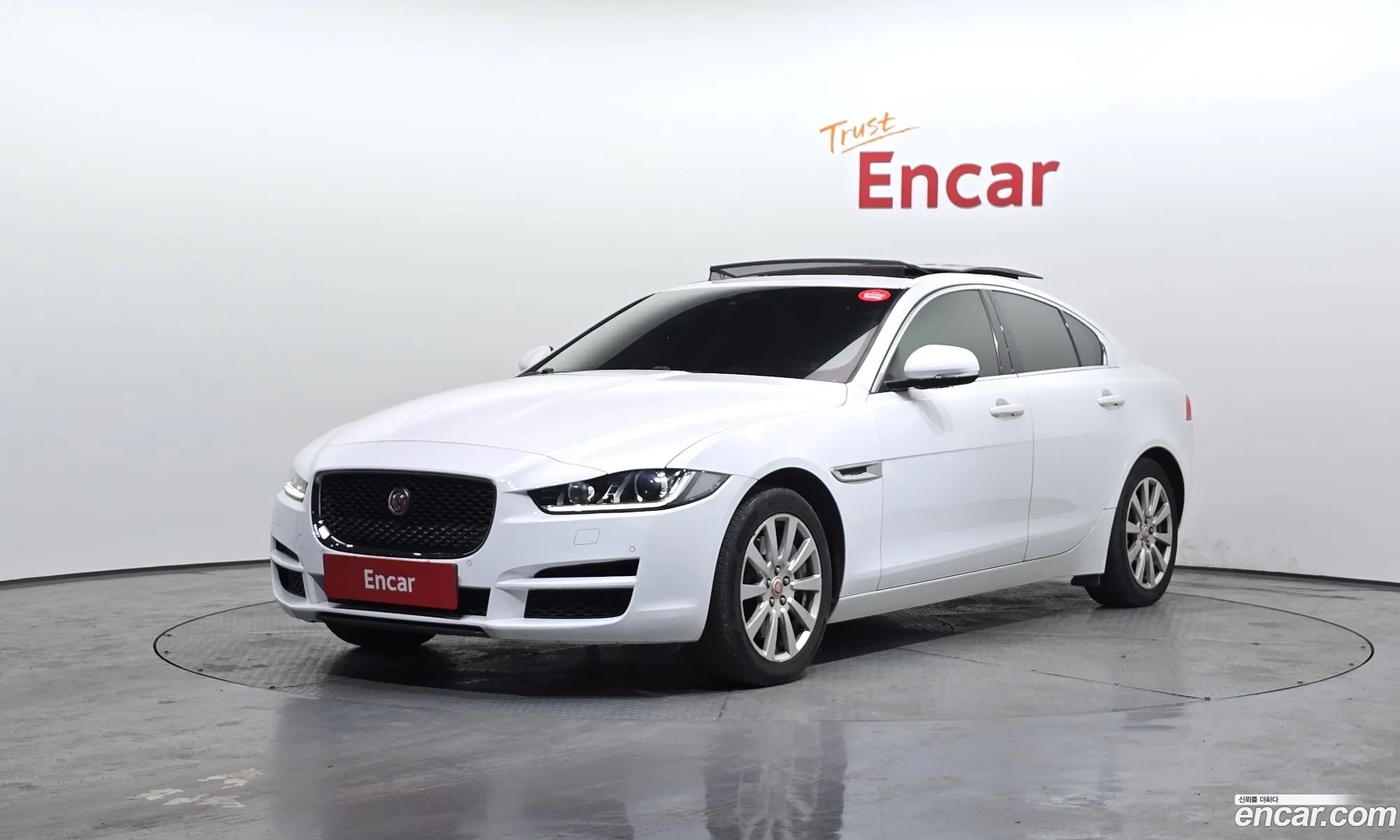 Jaguar XE 2016 SAJAA4BN4HCP00360 — 19