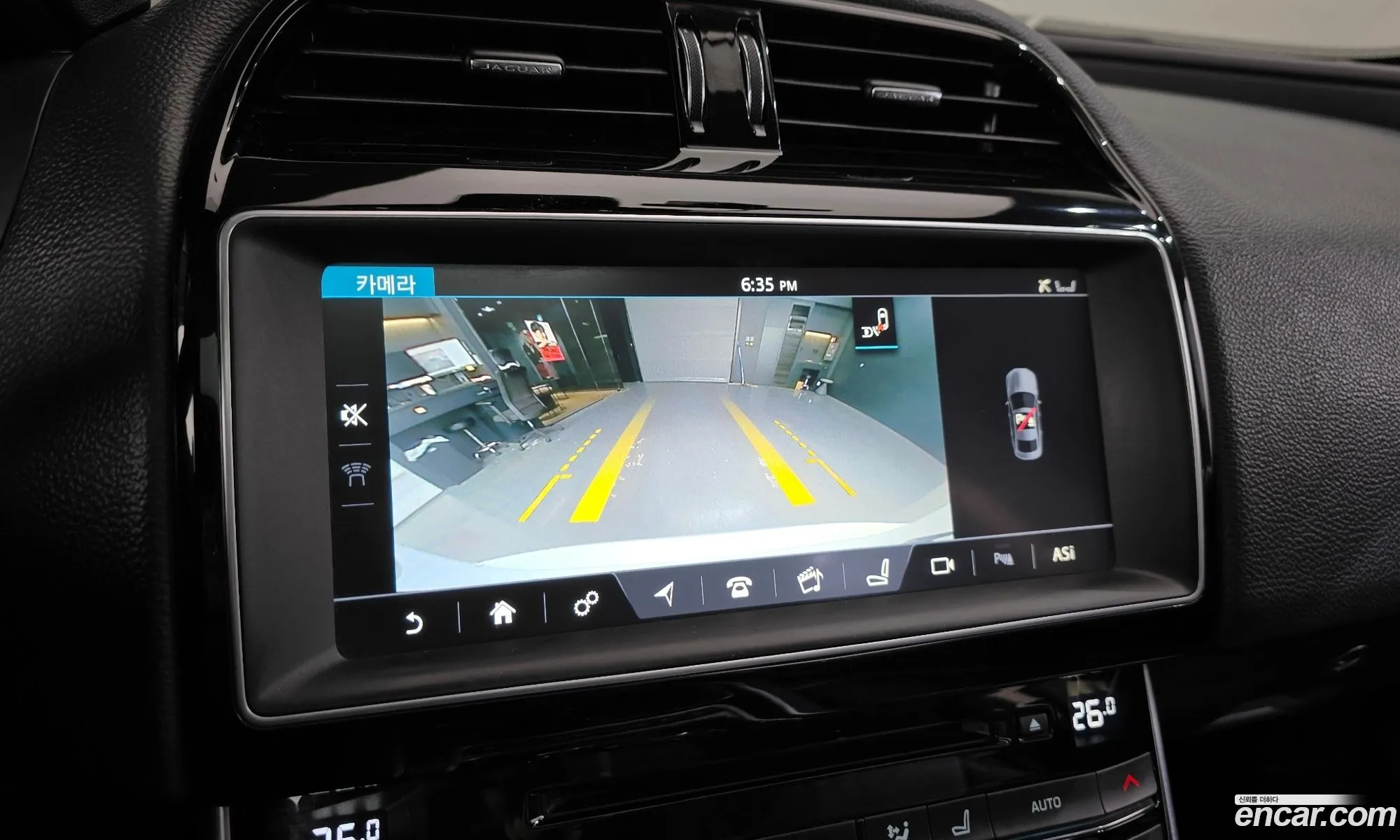 Jaguar XE 2016 SAJAA4BN4HCP00360 — 18