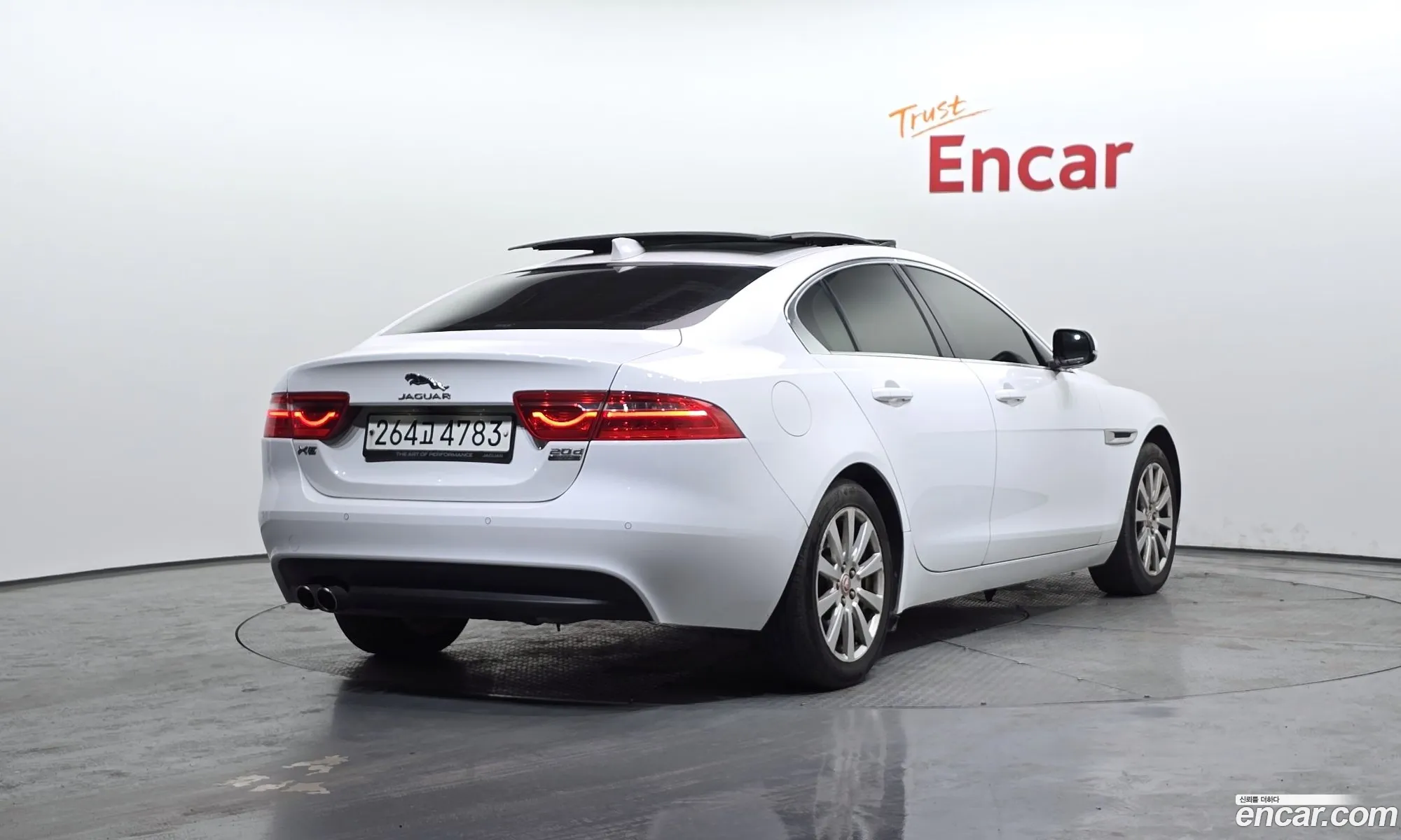 Jaguar XE 2016 SAJAA4BN4HCP00360 — 13