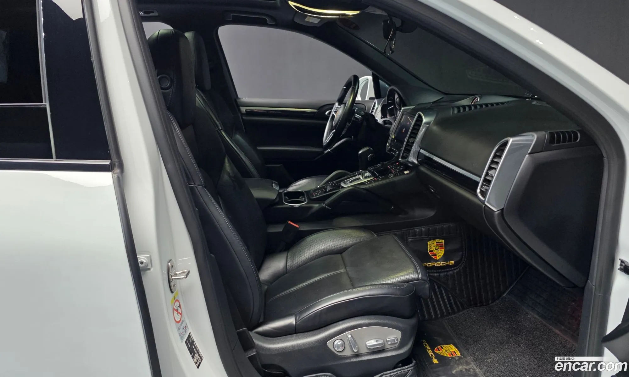 Porsche Cayenne 2016 WP1AF2922HLA28331 — 16