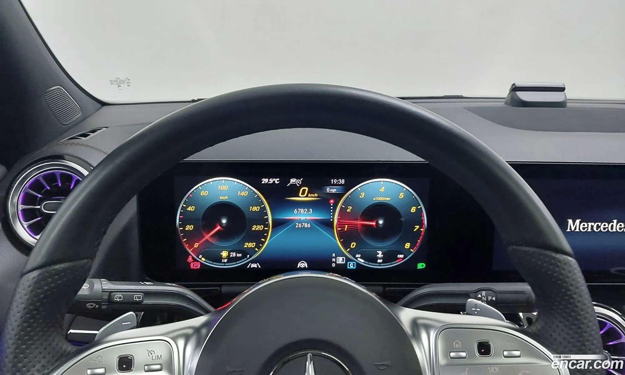 Mercedes-Benz GLA-Class H247 2023 — 4