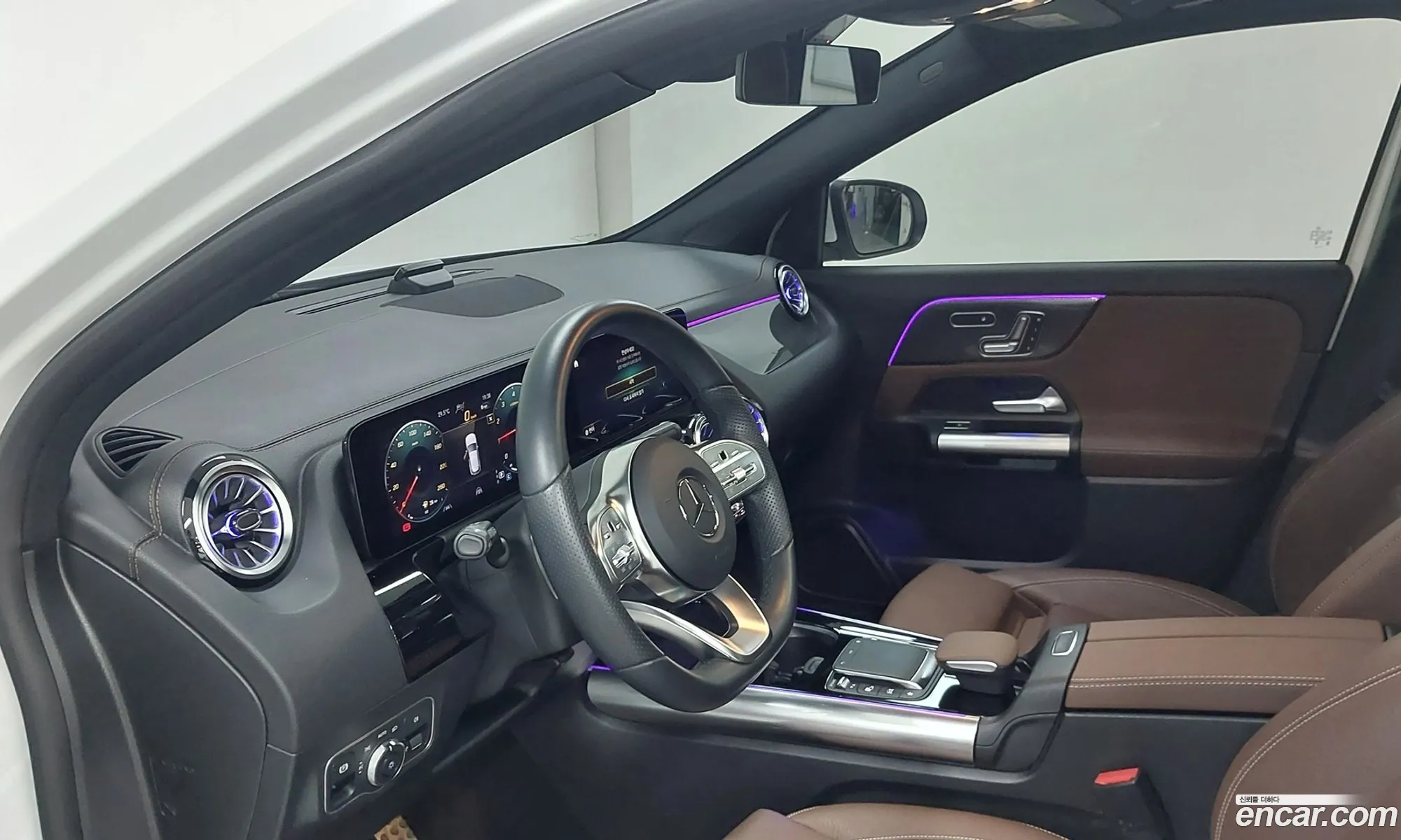 Mercedes-Benz GLA-Class H247 2023 — 15