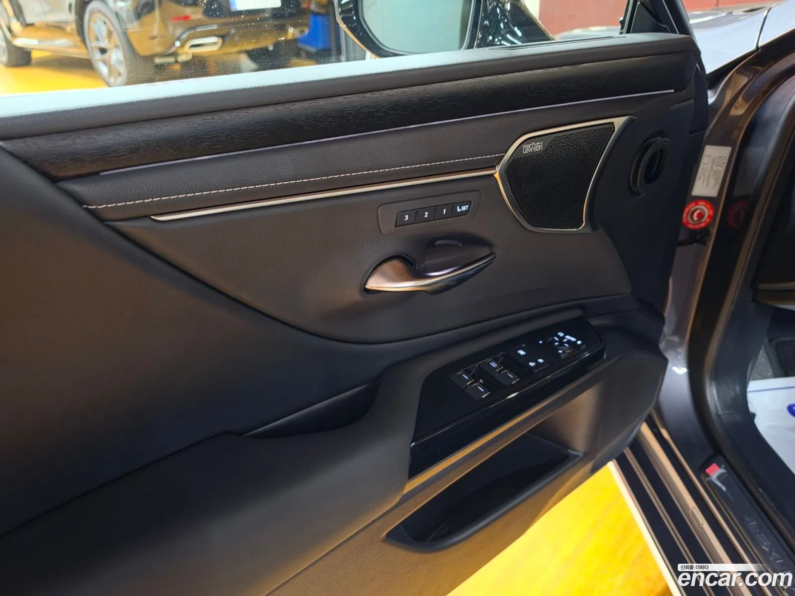 Lexus ES300h 7th Gen 2025 — 3