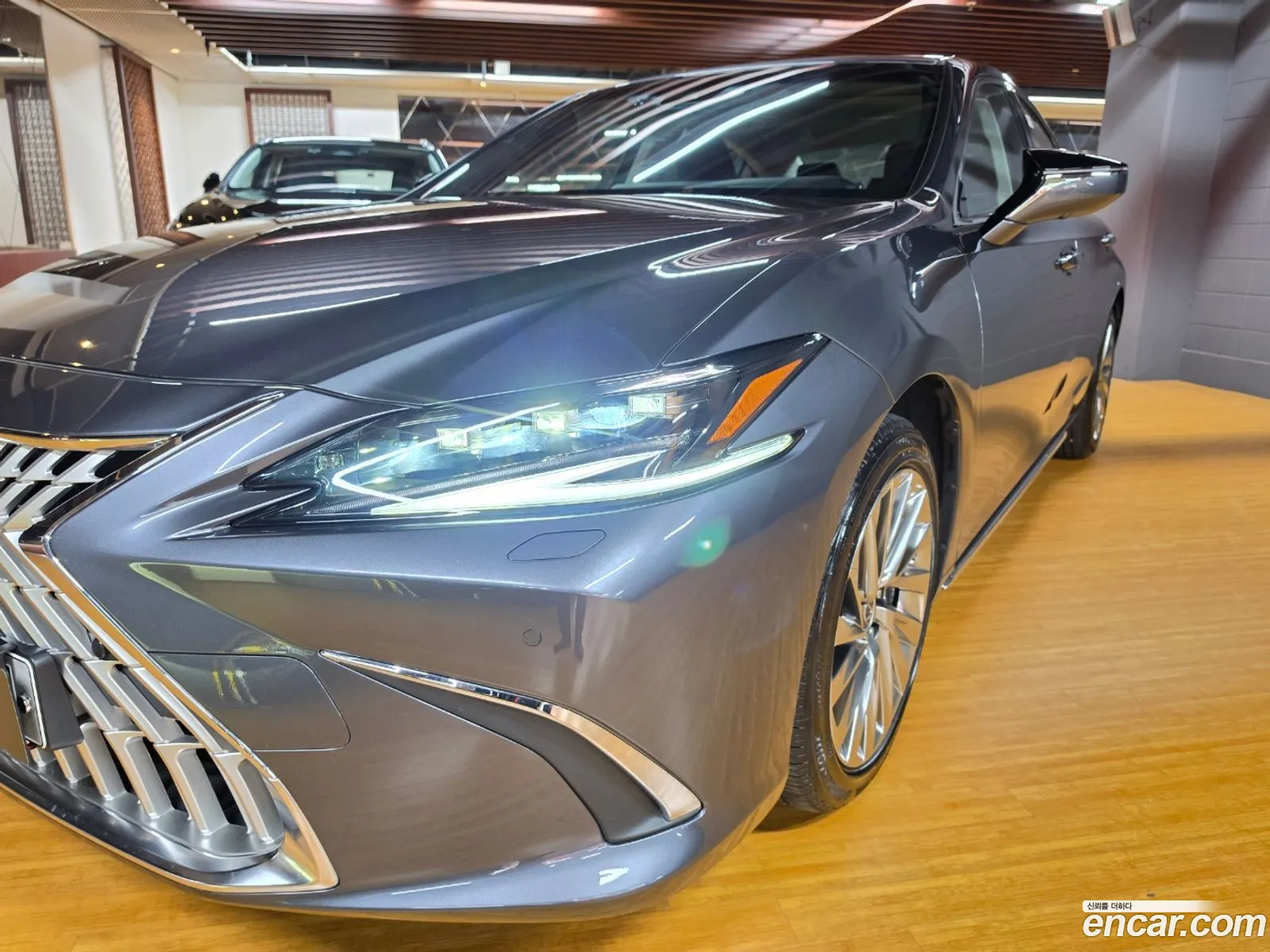 Lexus ES300h 7th Gen 2025 — 10