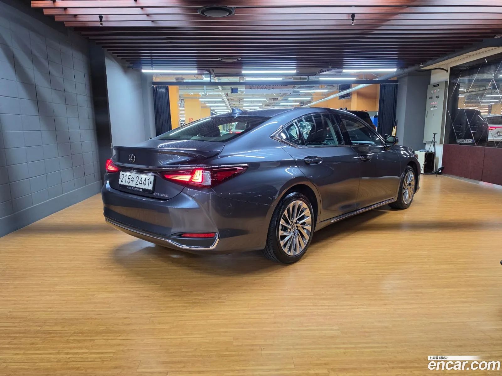 Lexus ES300h 7th Gen 2025 — 2