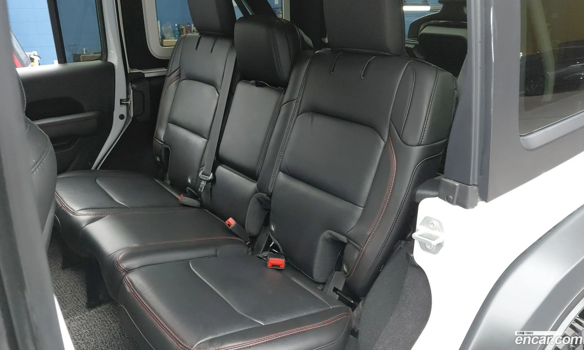 Jeep Wrangler 2023 — 16