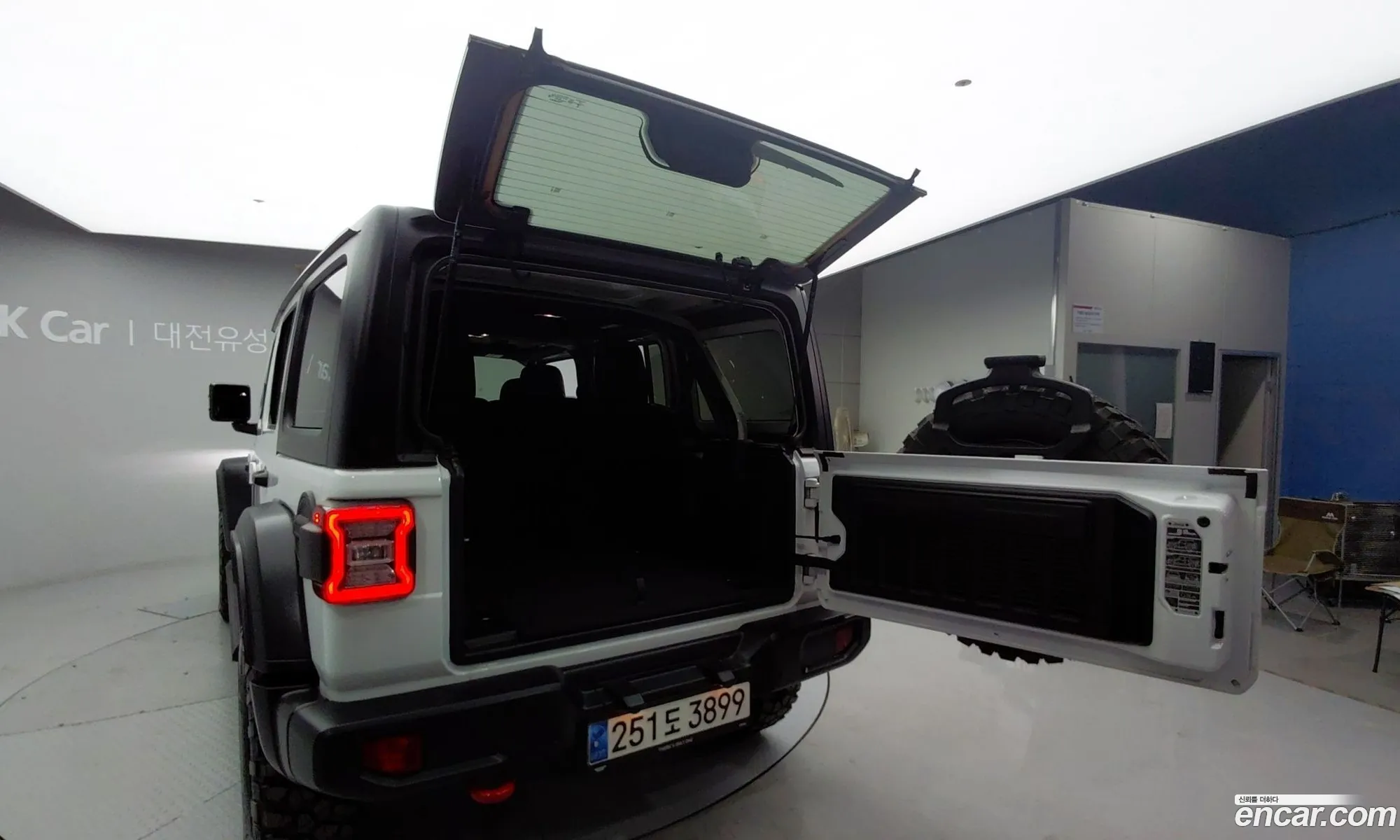 Jeep Wrangler 2023 — 3