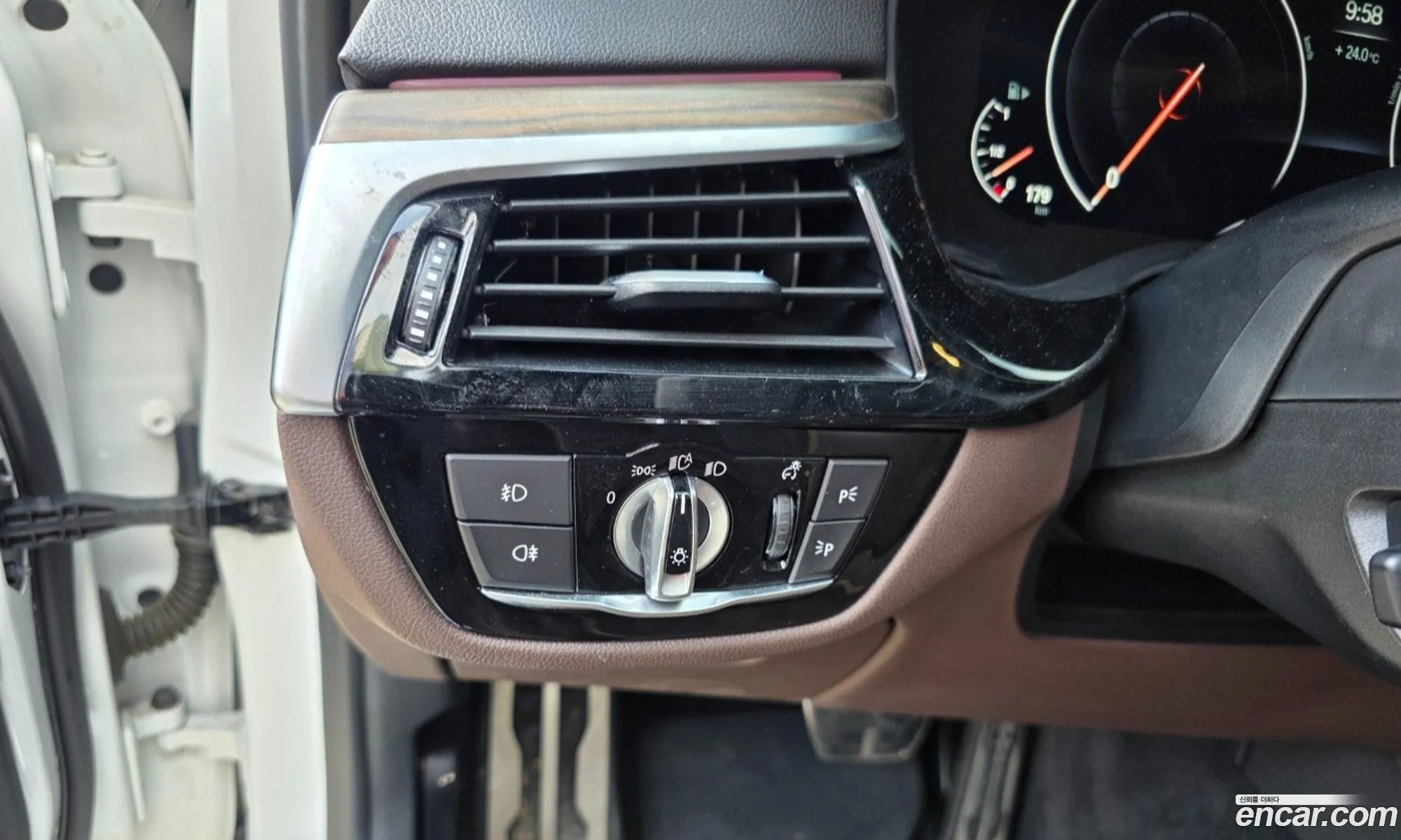 BMW 5 Series 2019 — 16