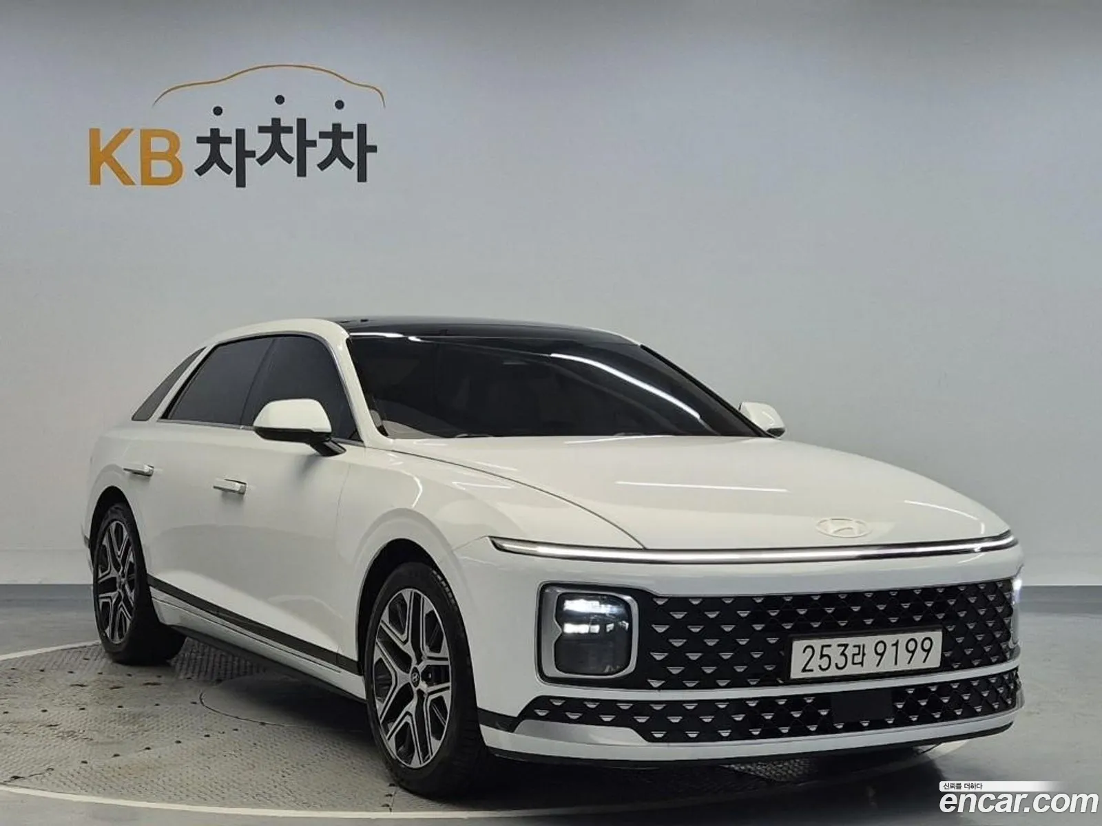 Hyundai Grandeur Hybrid 2023 — 3