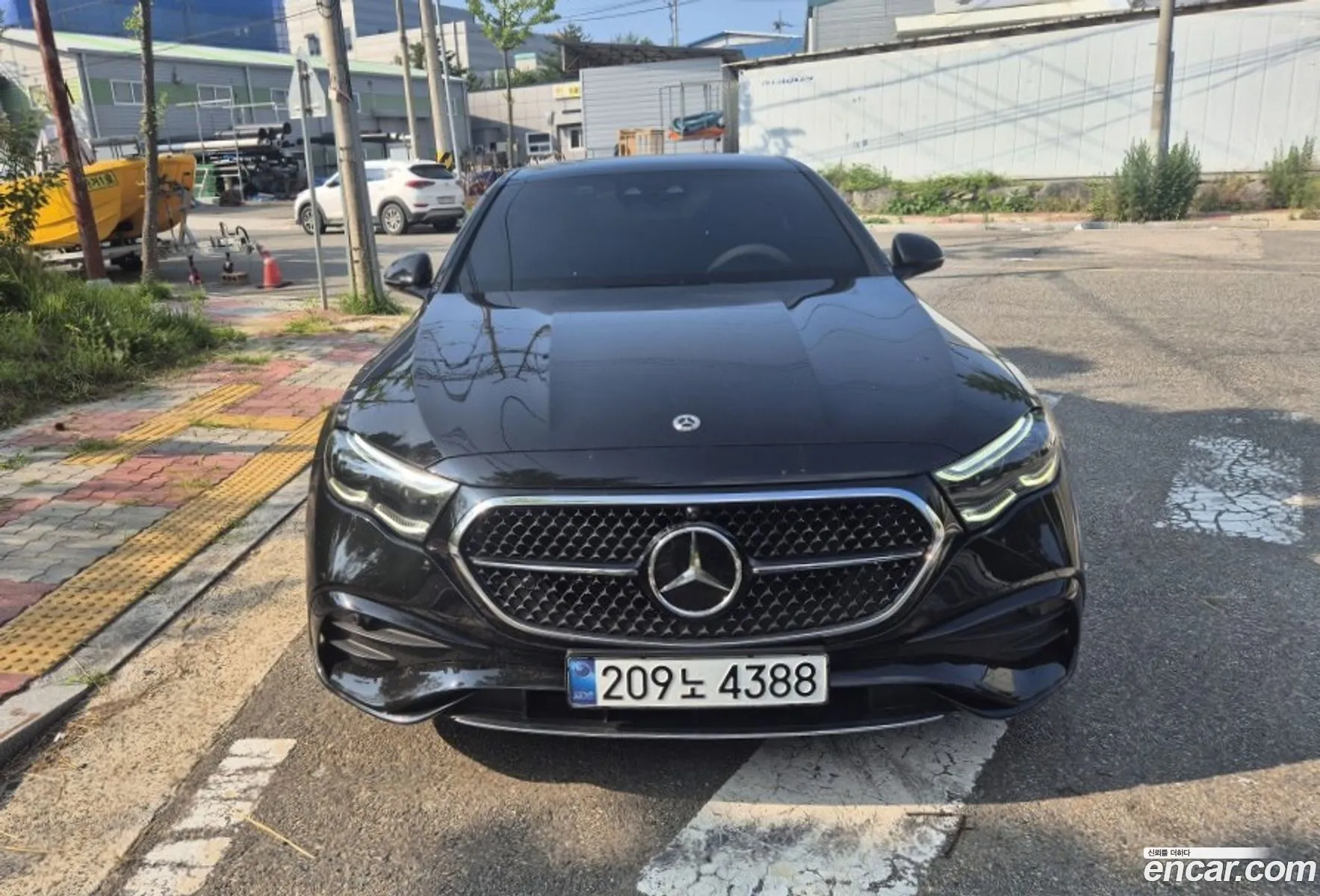Mercedes-Benz E-Class W214 2025 — 13