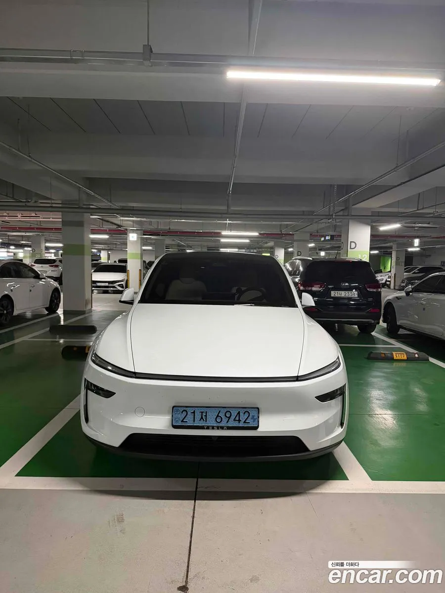 Tesla Model Y 2025 — 4