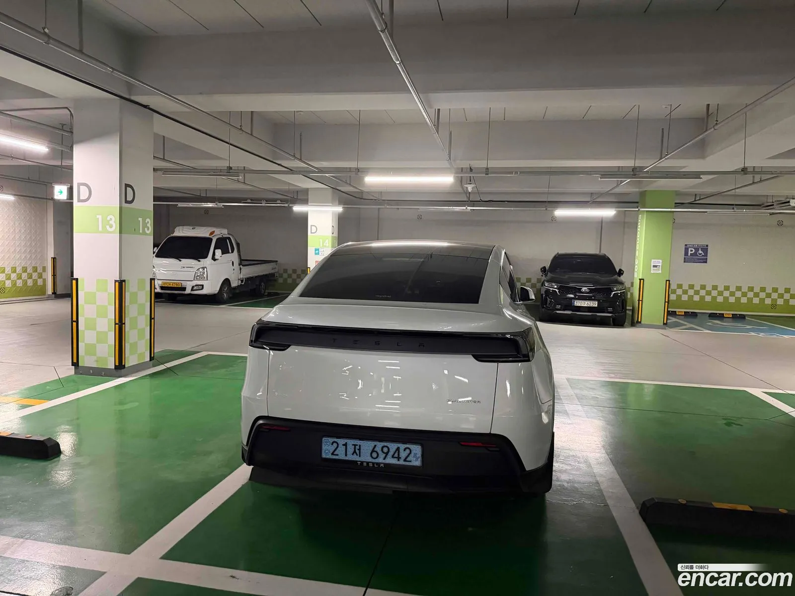 Tesla Model Y 2025 — 3