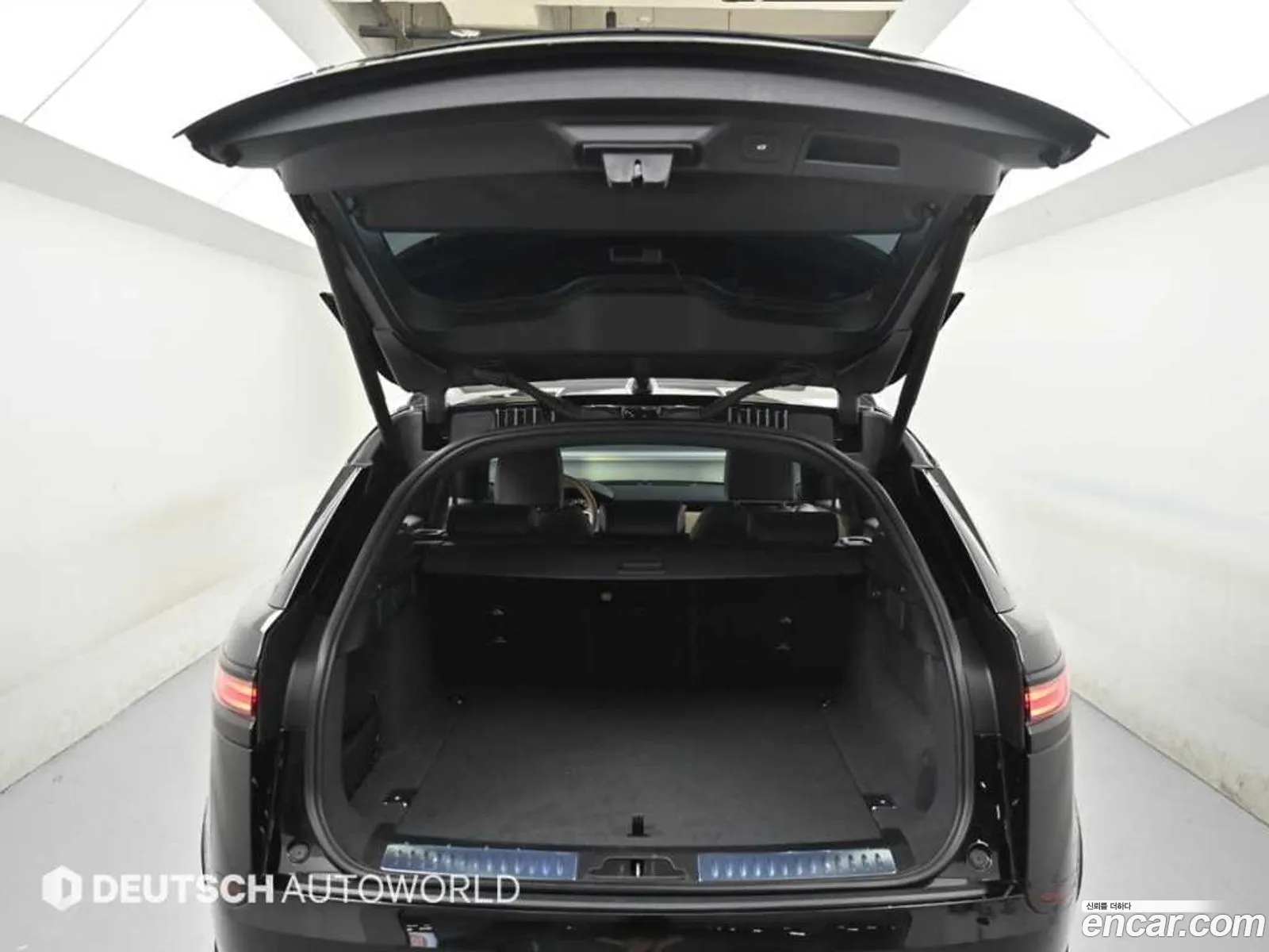 Land Rover Range Rover Velar 2025 — 12