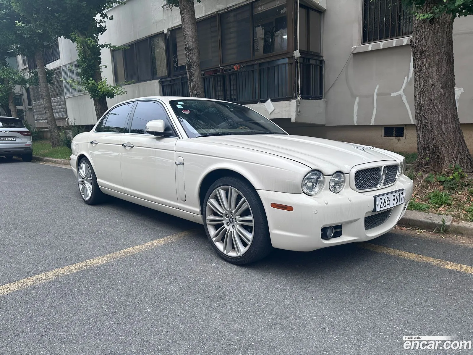 Jaguar XJ