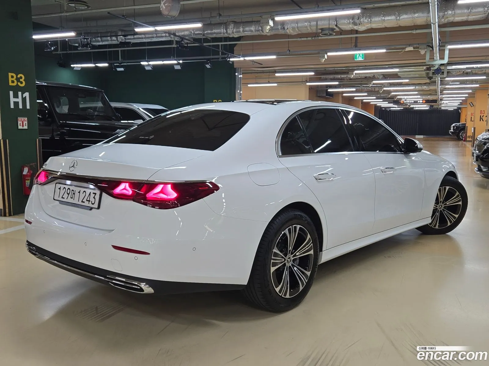 Mercedes-Benz E-Class W214 2025 — 11