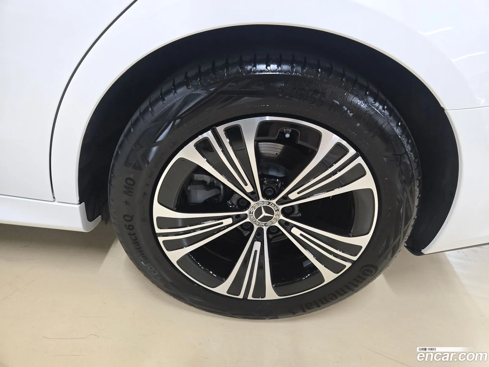 Mercedes-Benz E-Class W214 2025 — 13