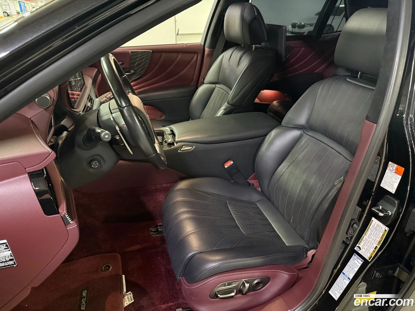 Lexus LS500h 2023 — 16