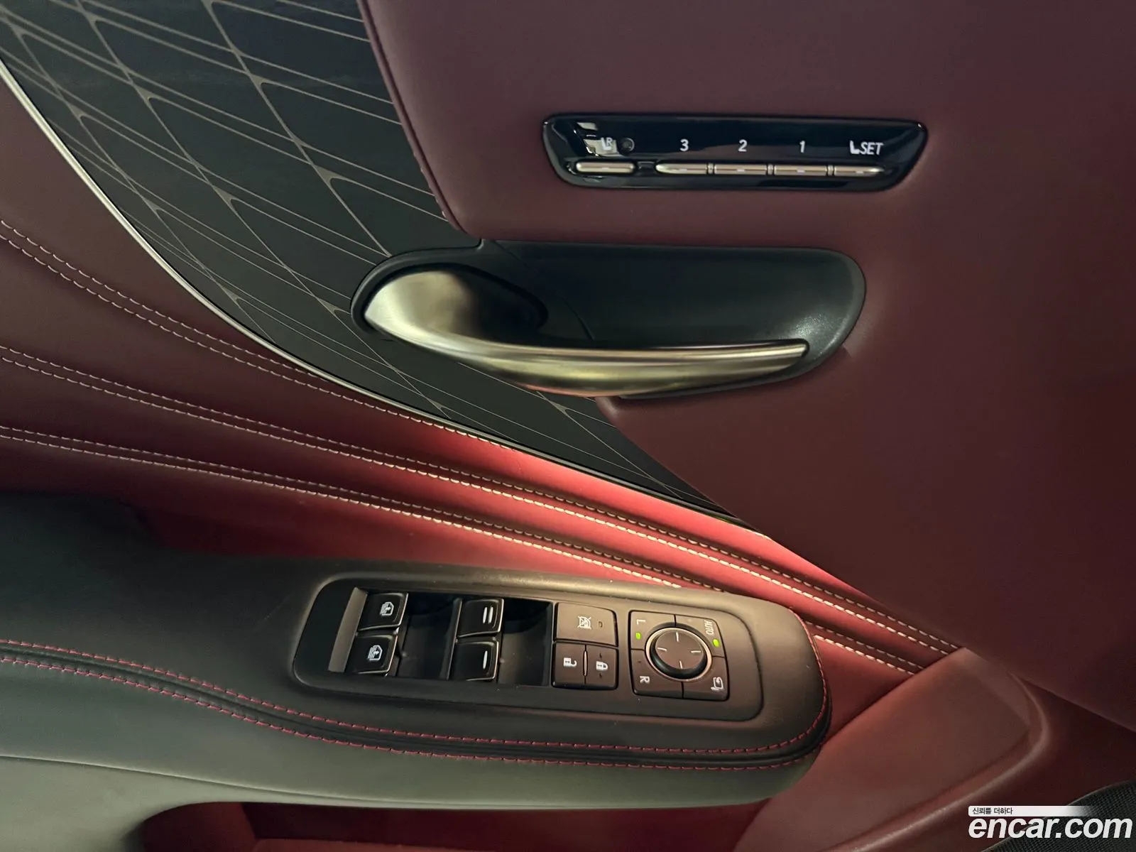 Lexus LS500h 2023 — 10