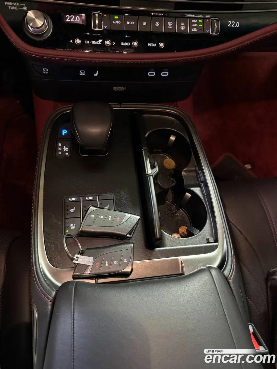Lexus LS500h 2023 — 17