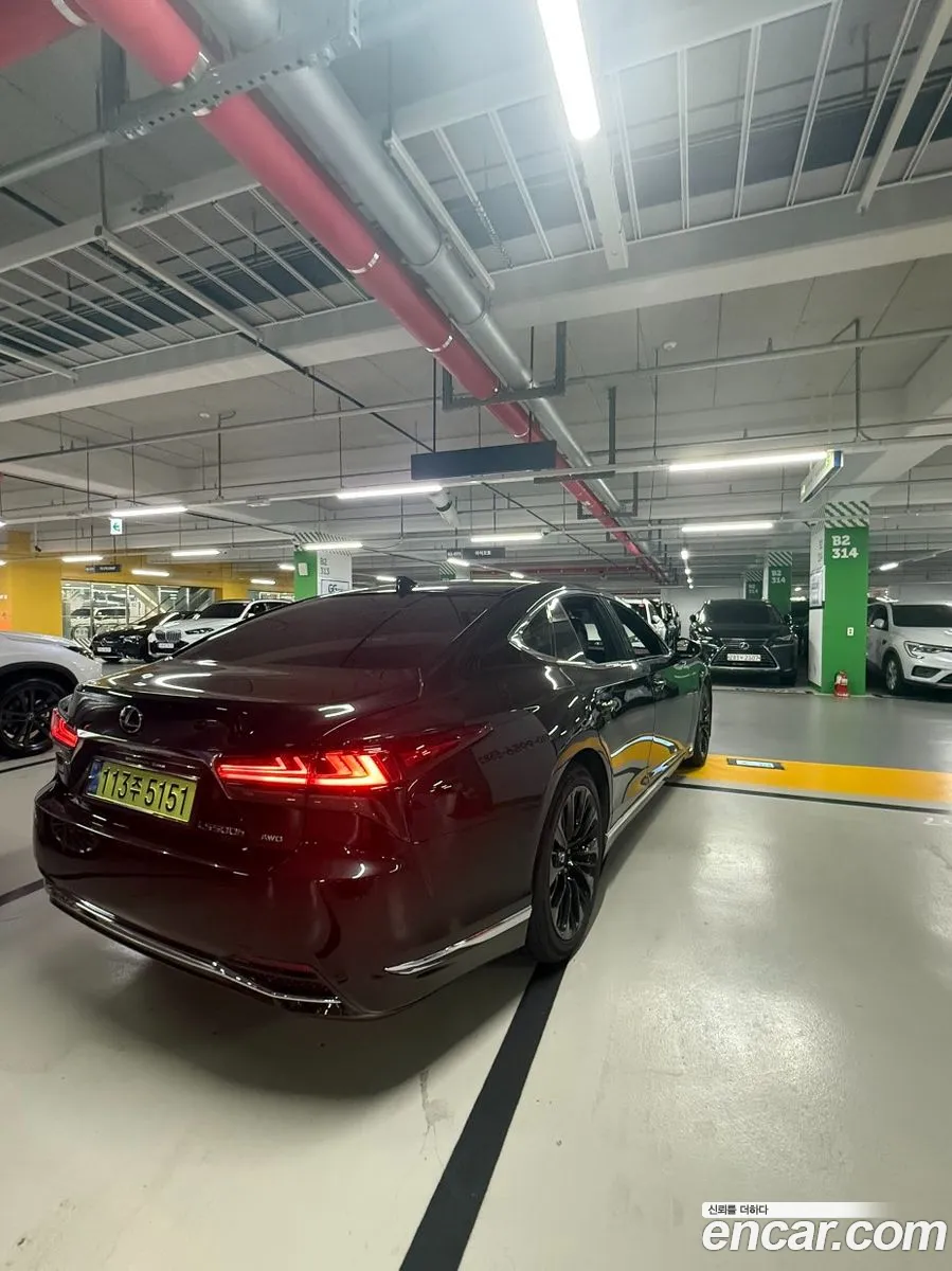 Lexus LS500h 2023 — 7