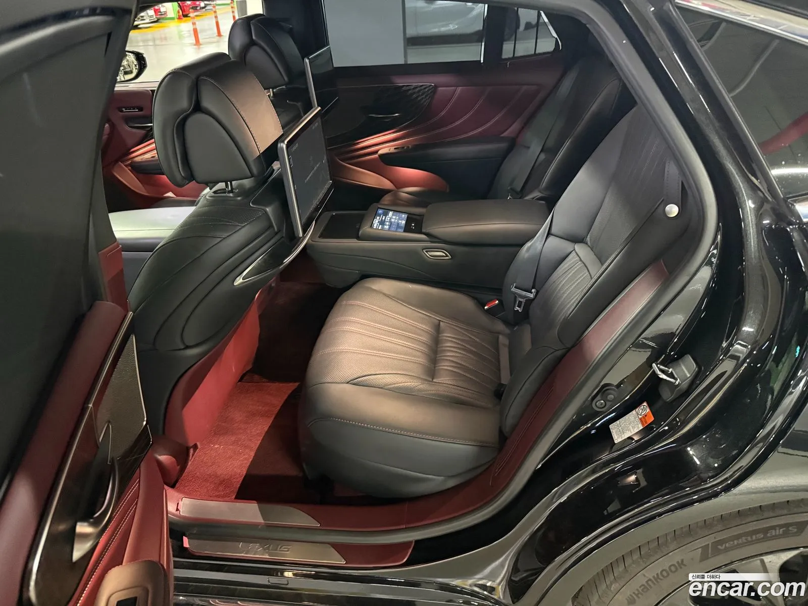 Lexus LS500h 2023 — 11