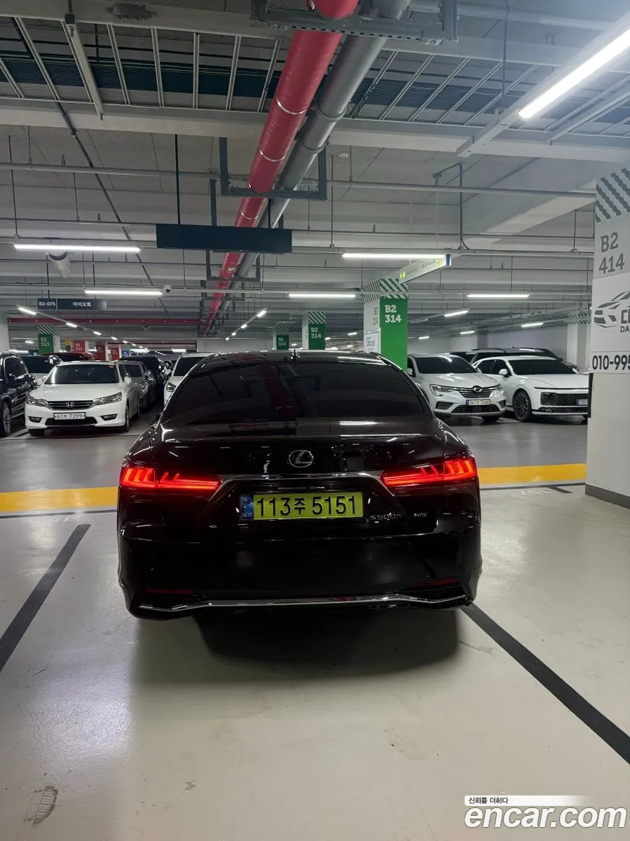 Lexus LS500h 2023 — 18