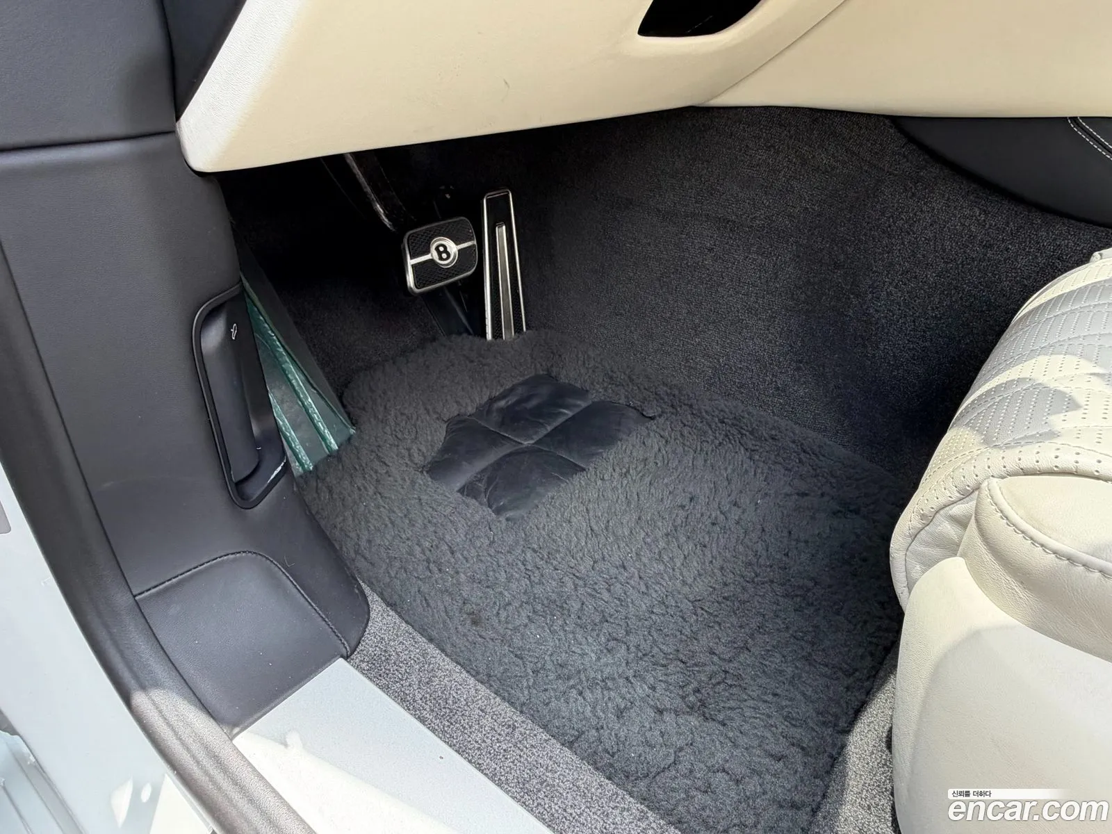 Bentley Flying Spur 2023 — 17