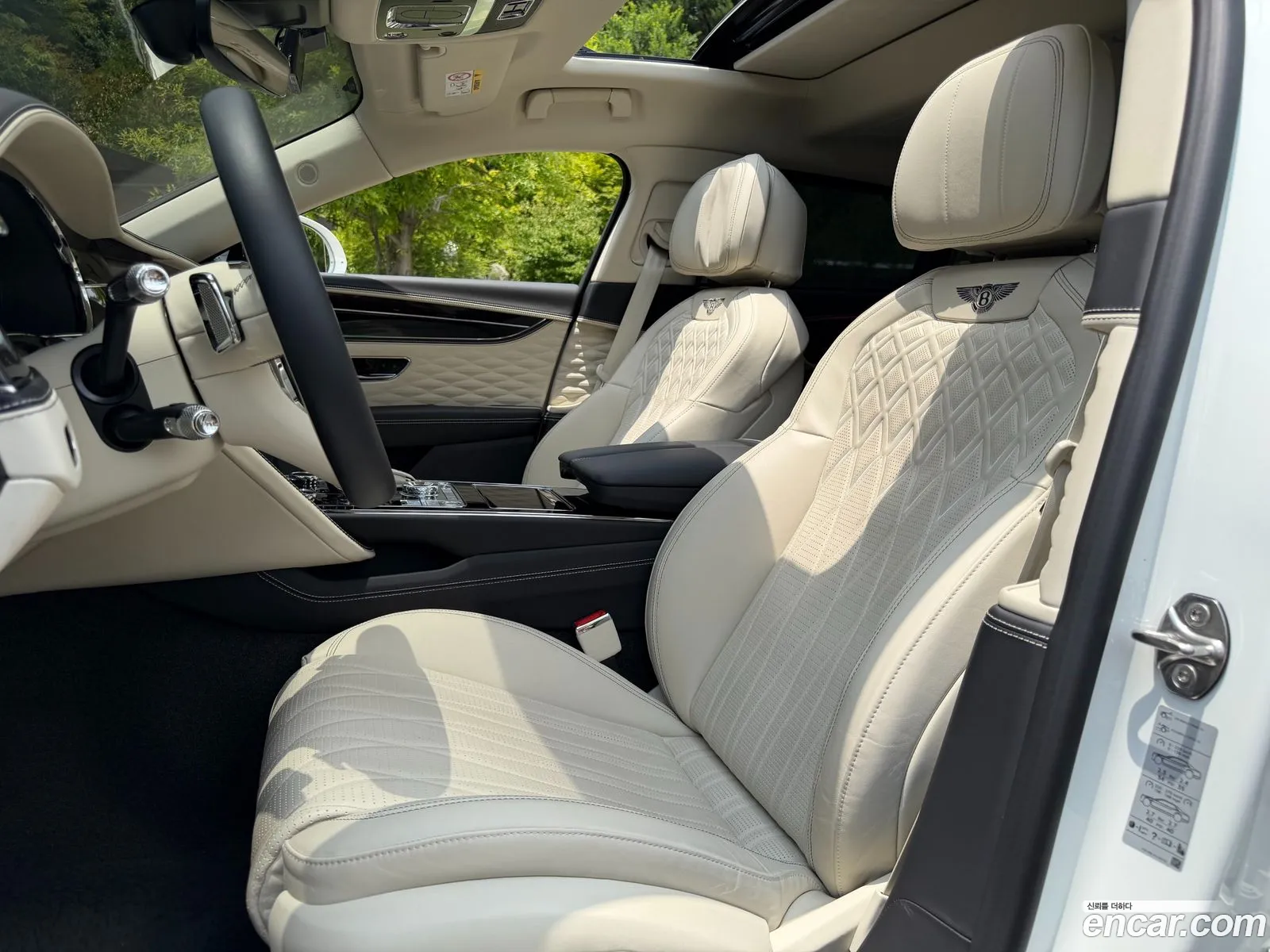 Bentley Flying Spur 2023 — 14