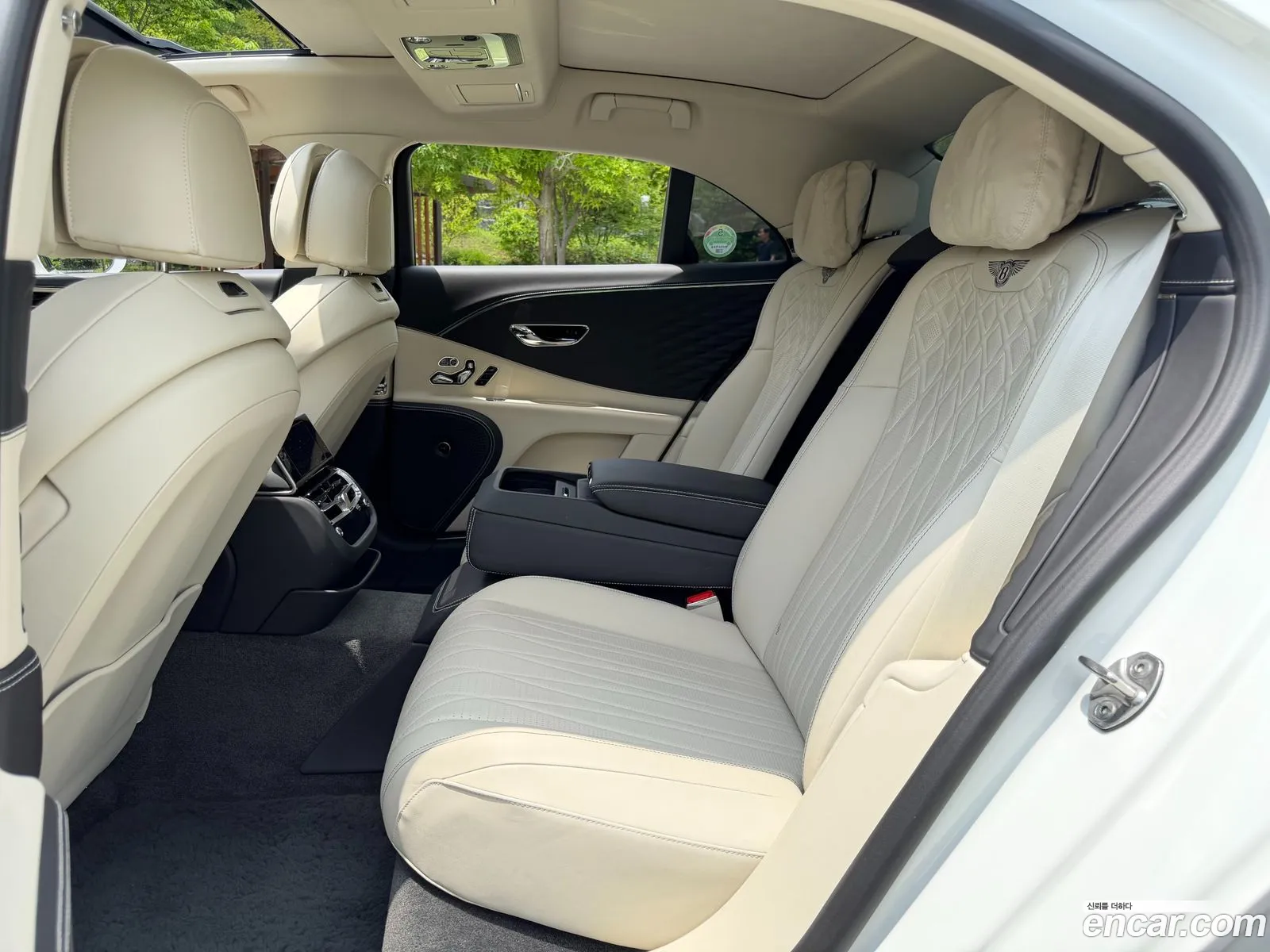 Bentley Flying Spur 2023 — 10