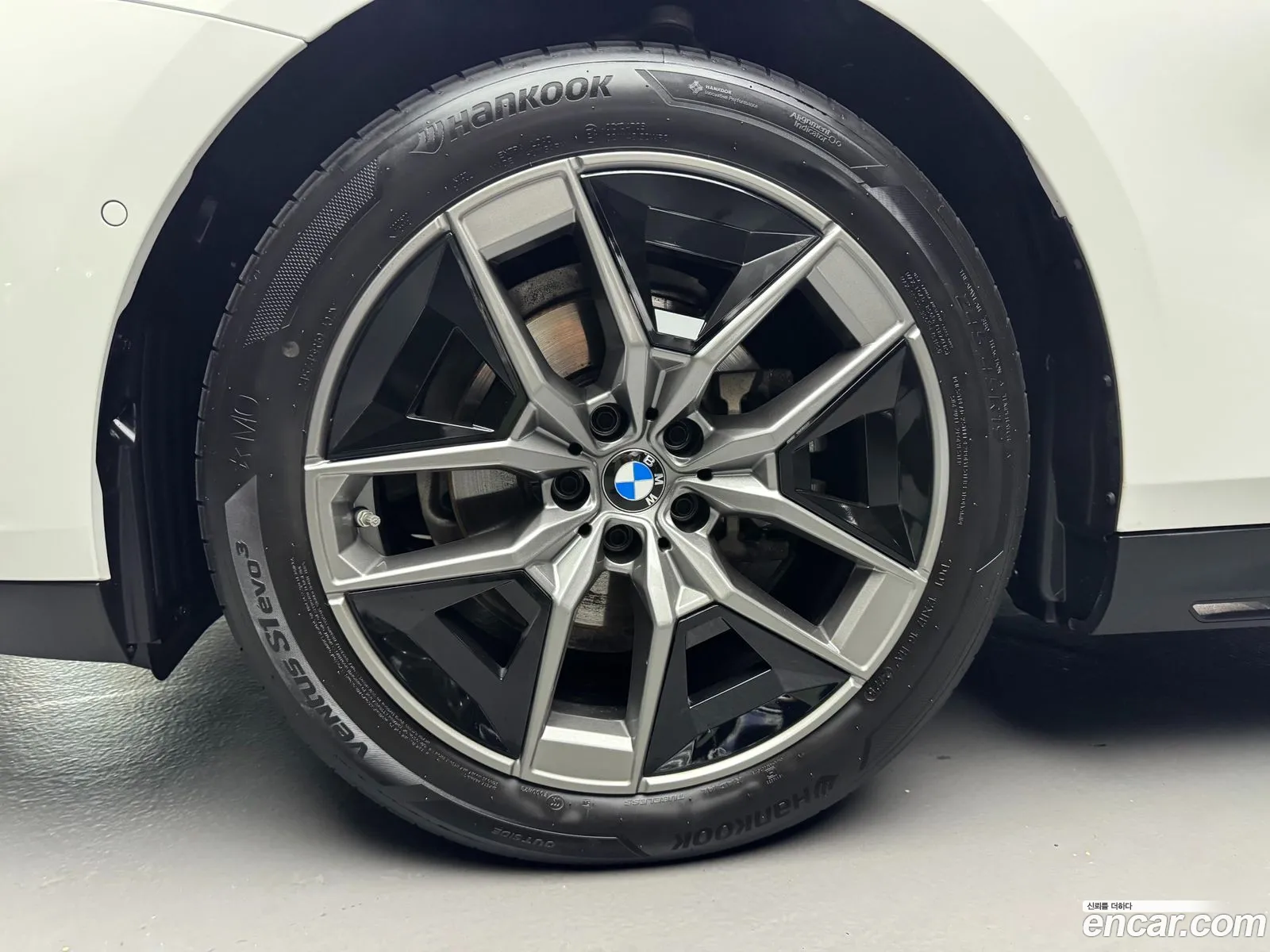 BMW 5 Series 2025 — 19