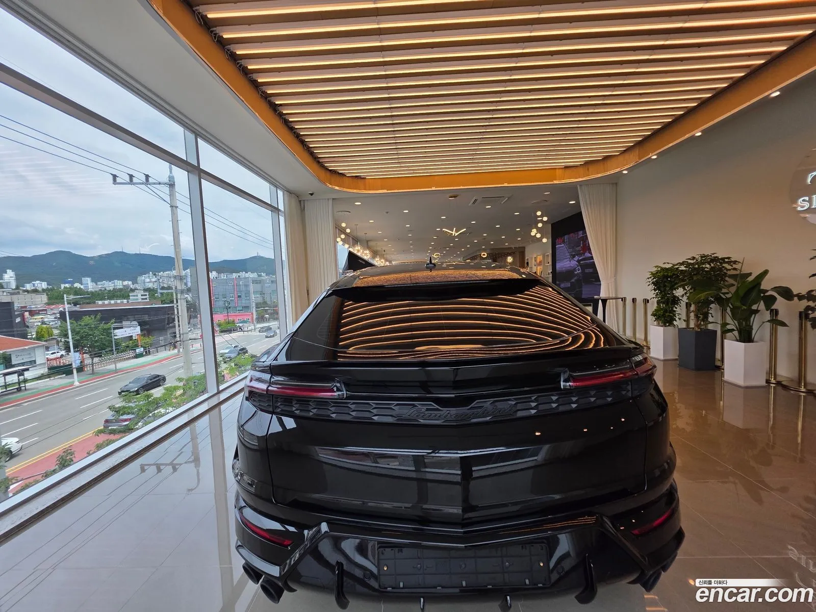 Lamborghini Urus 2026 — 16