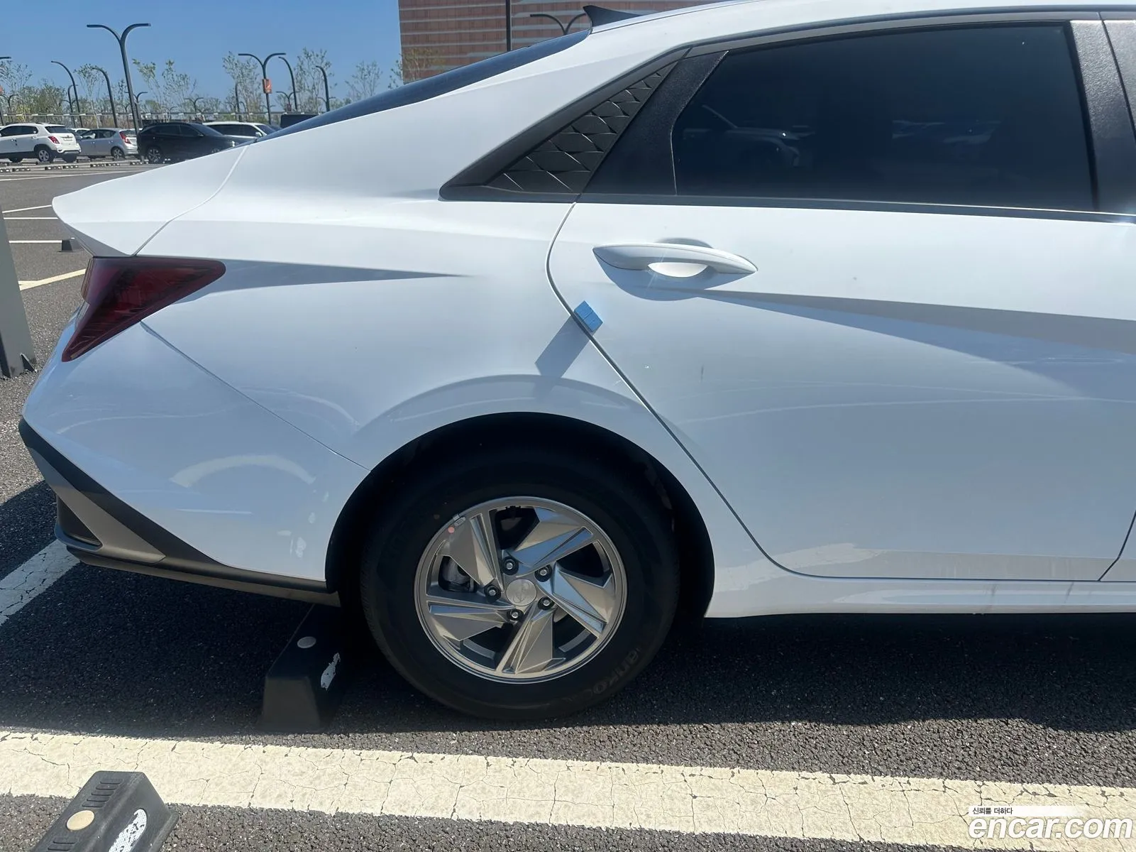 Hyundai Elantra 2025 — 3