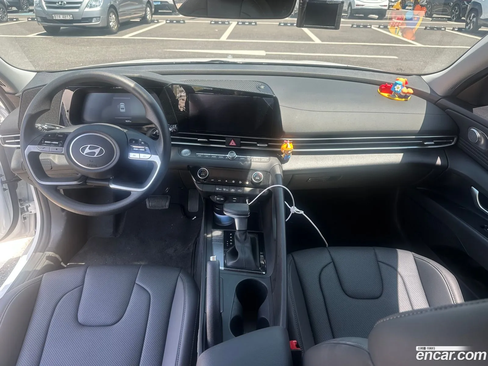 Hyundai Elantra 2025 — 4