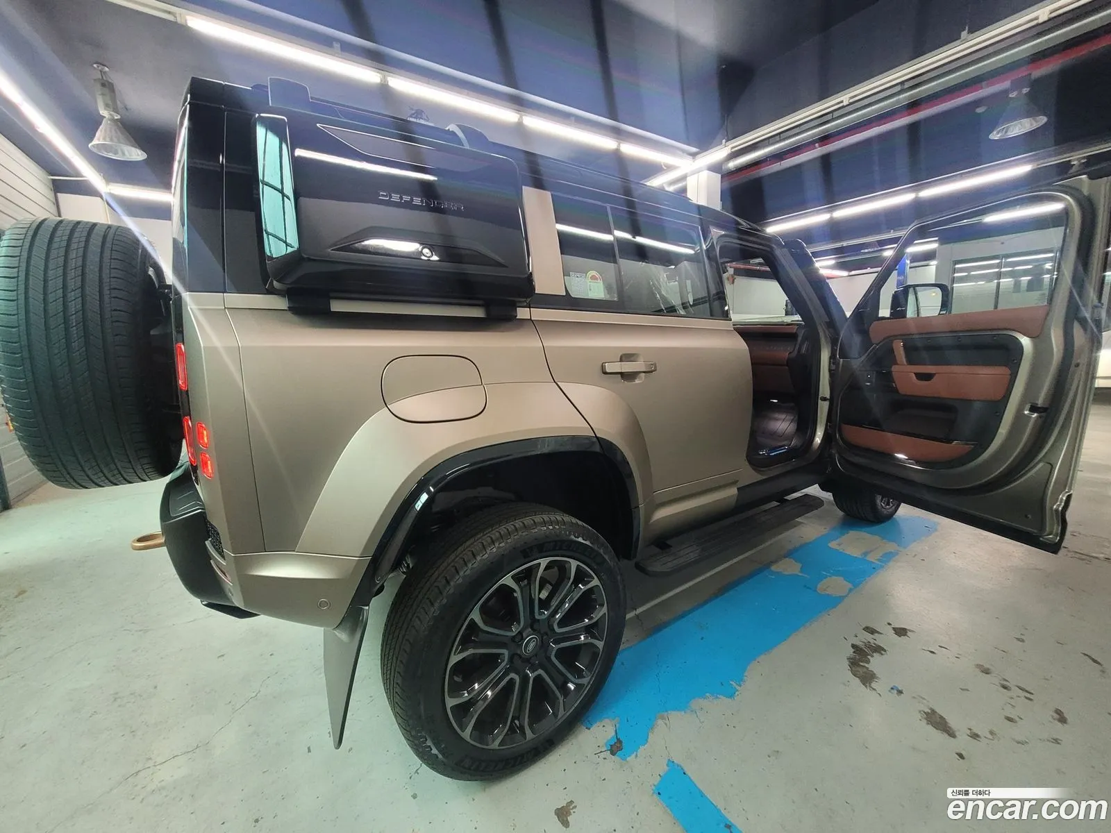 Land Rover Defender 2025 — 4