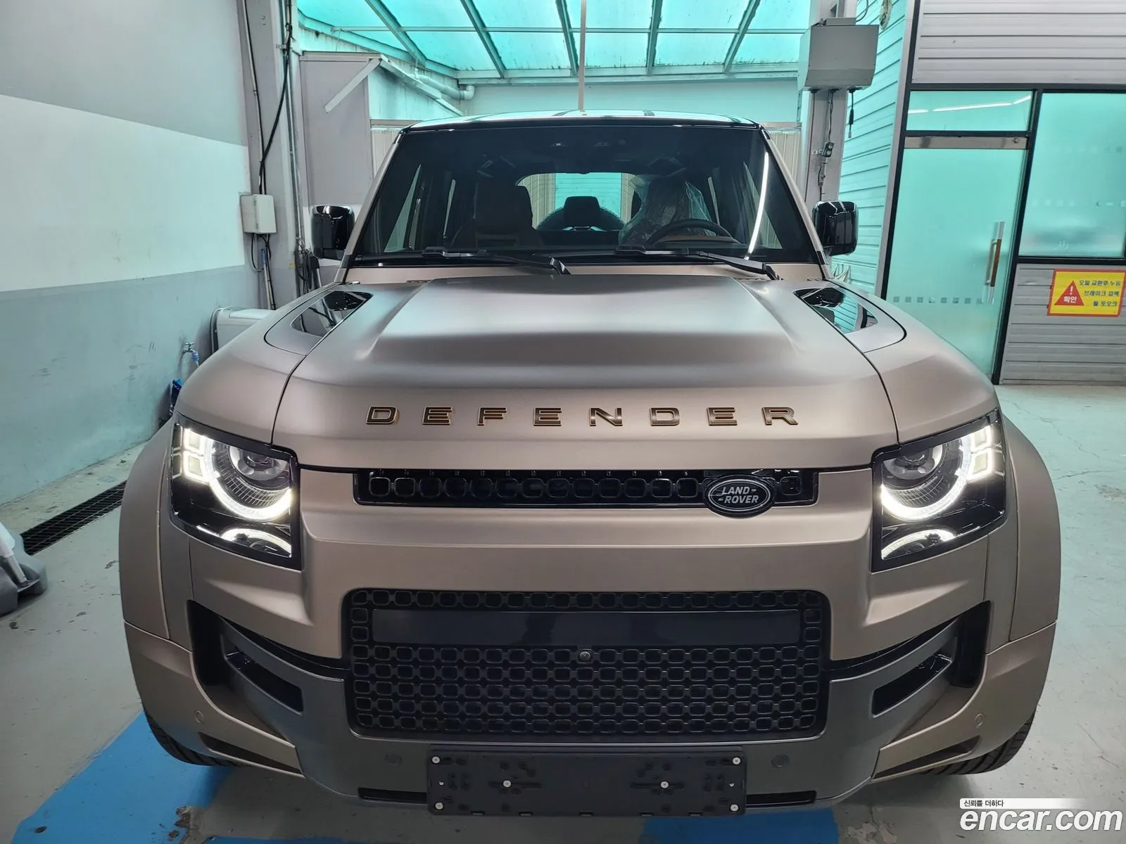 Land Rover Defender 2025 — 13