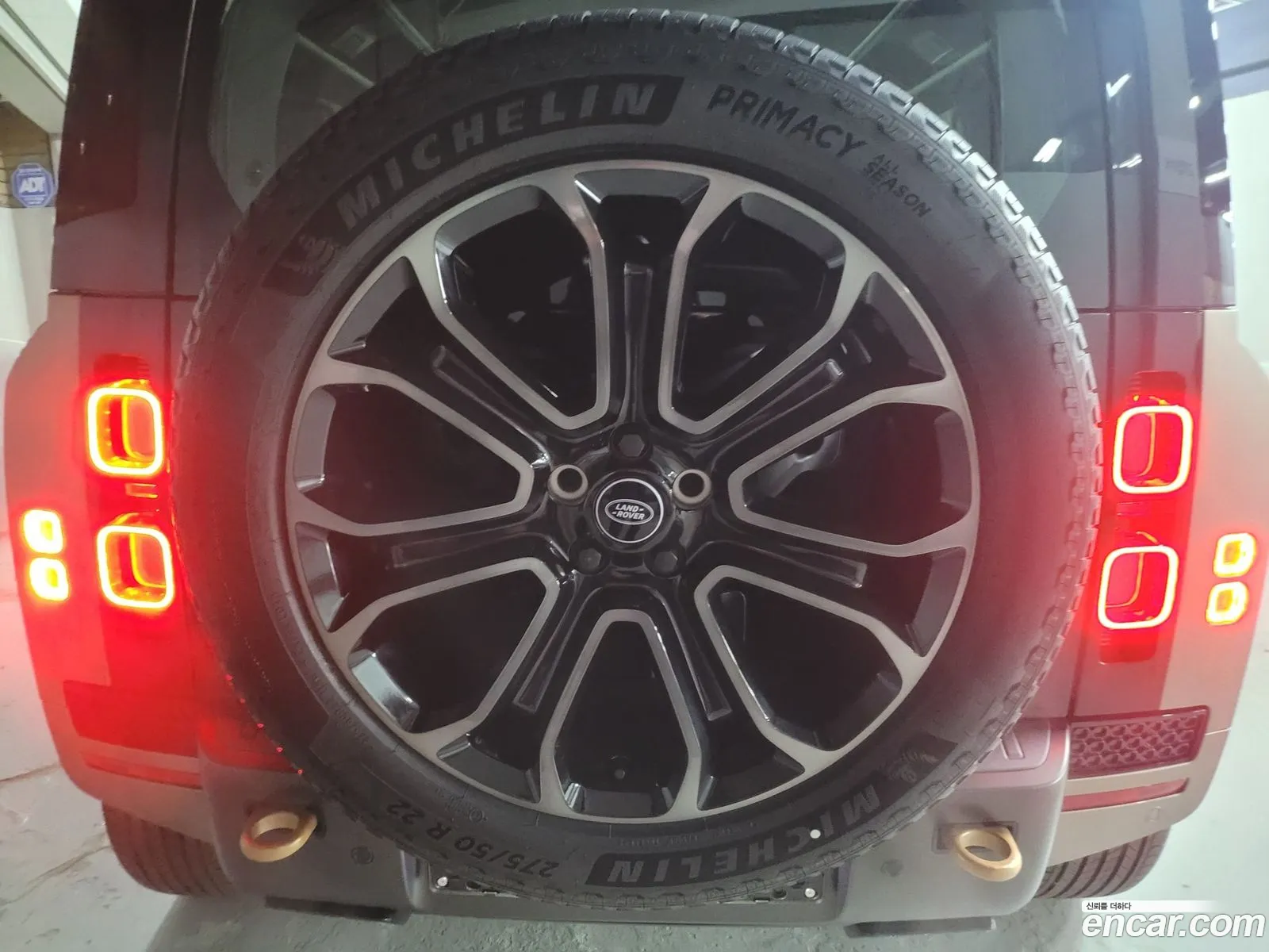 Land Rover Defender 2025 — 17