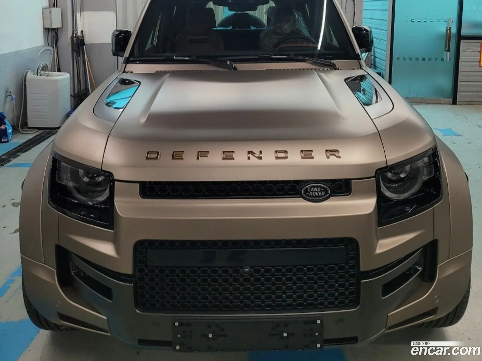 Land Rover Defender 2025 — 14