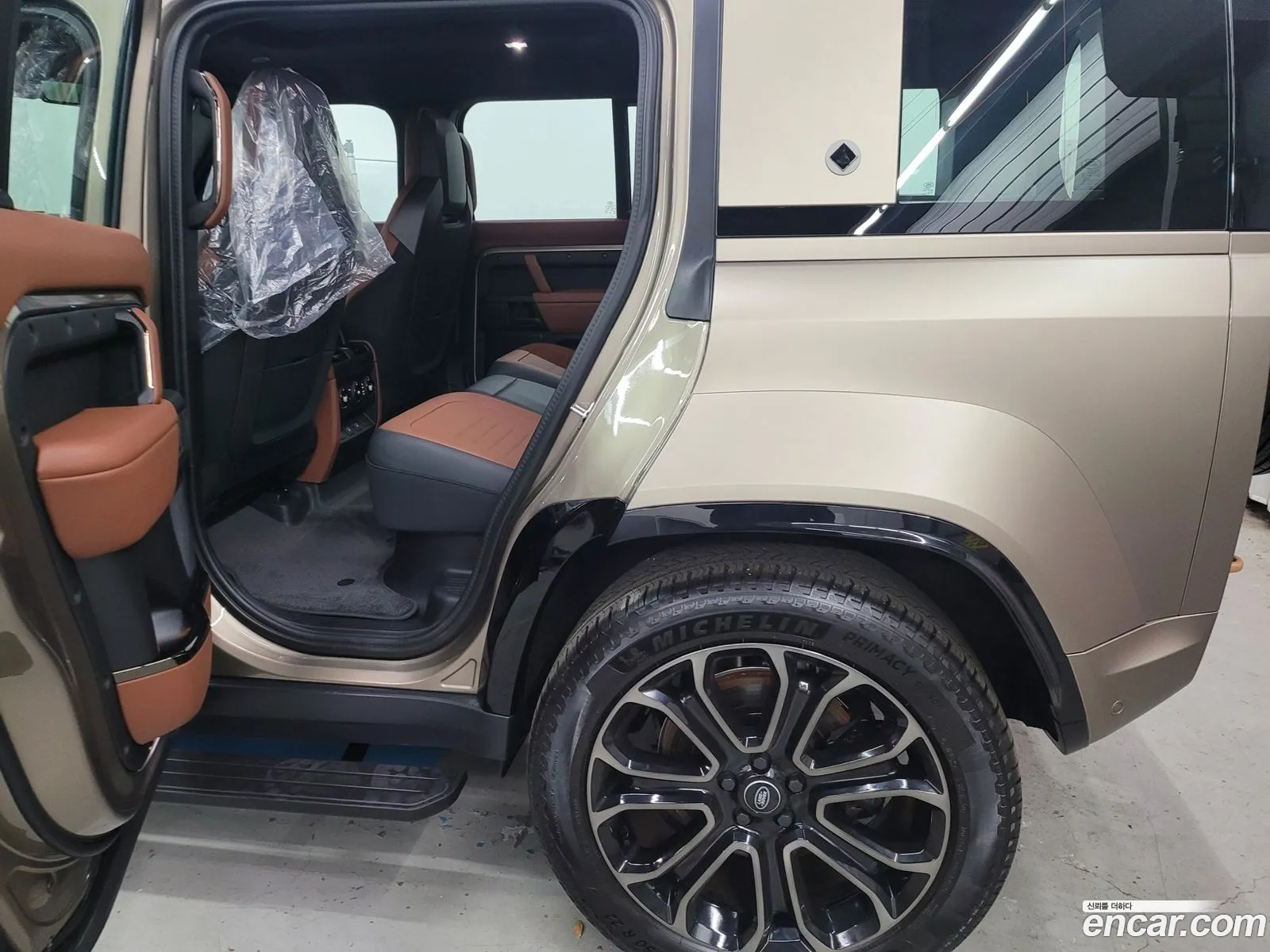 Land Rover Defender 2025 — 8