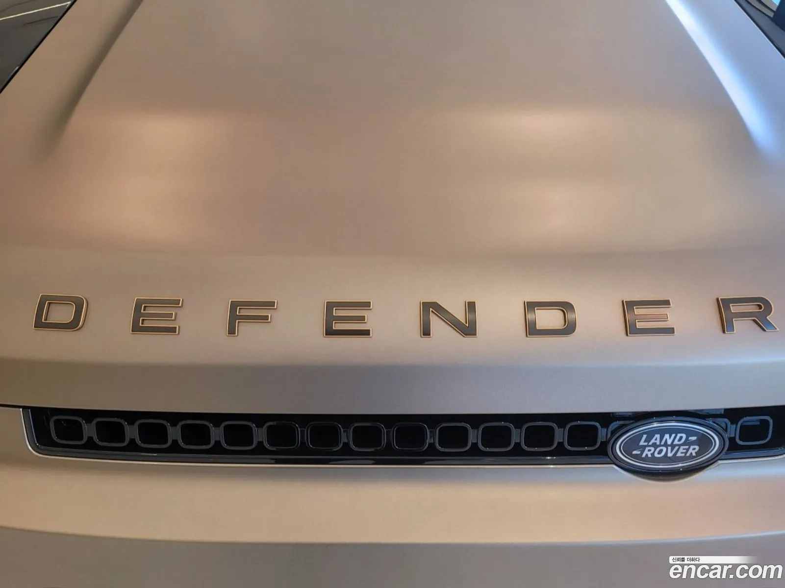 Land Rover Defender 2025 — 2