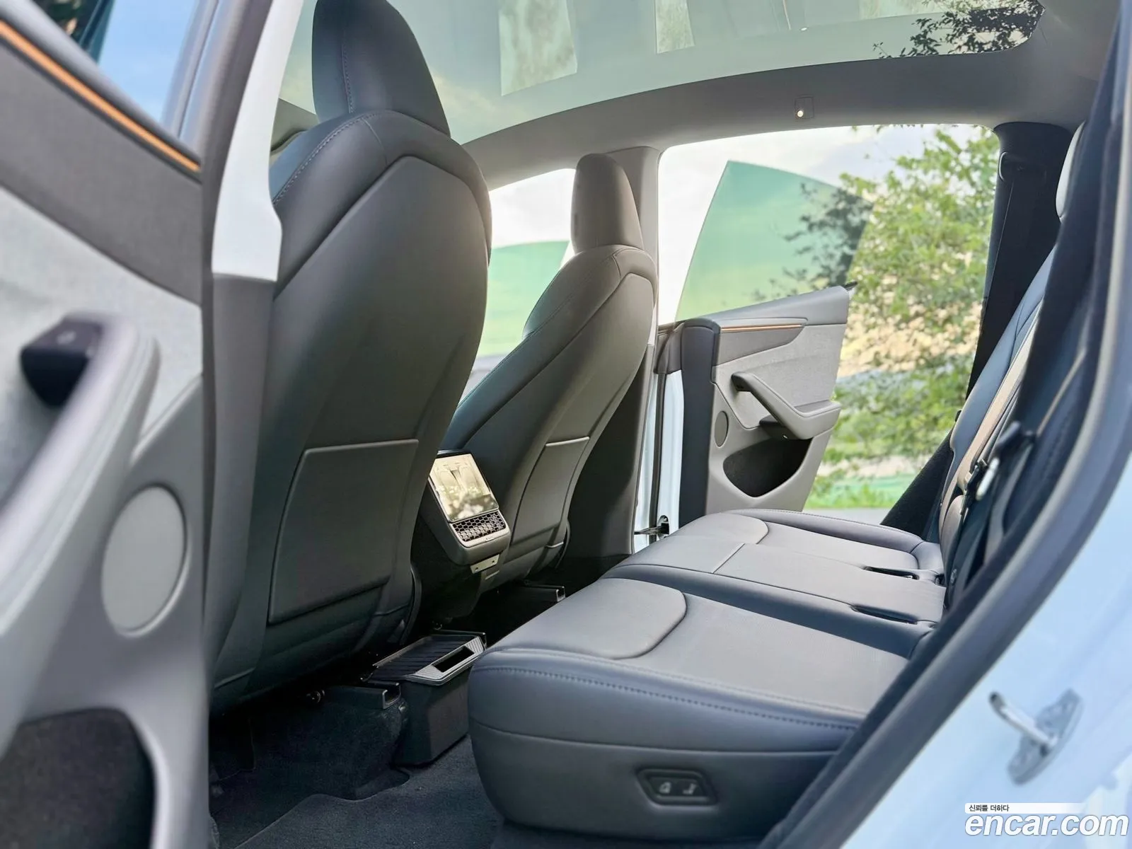 Tesla Model Y 2025 — 6