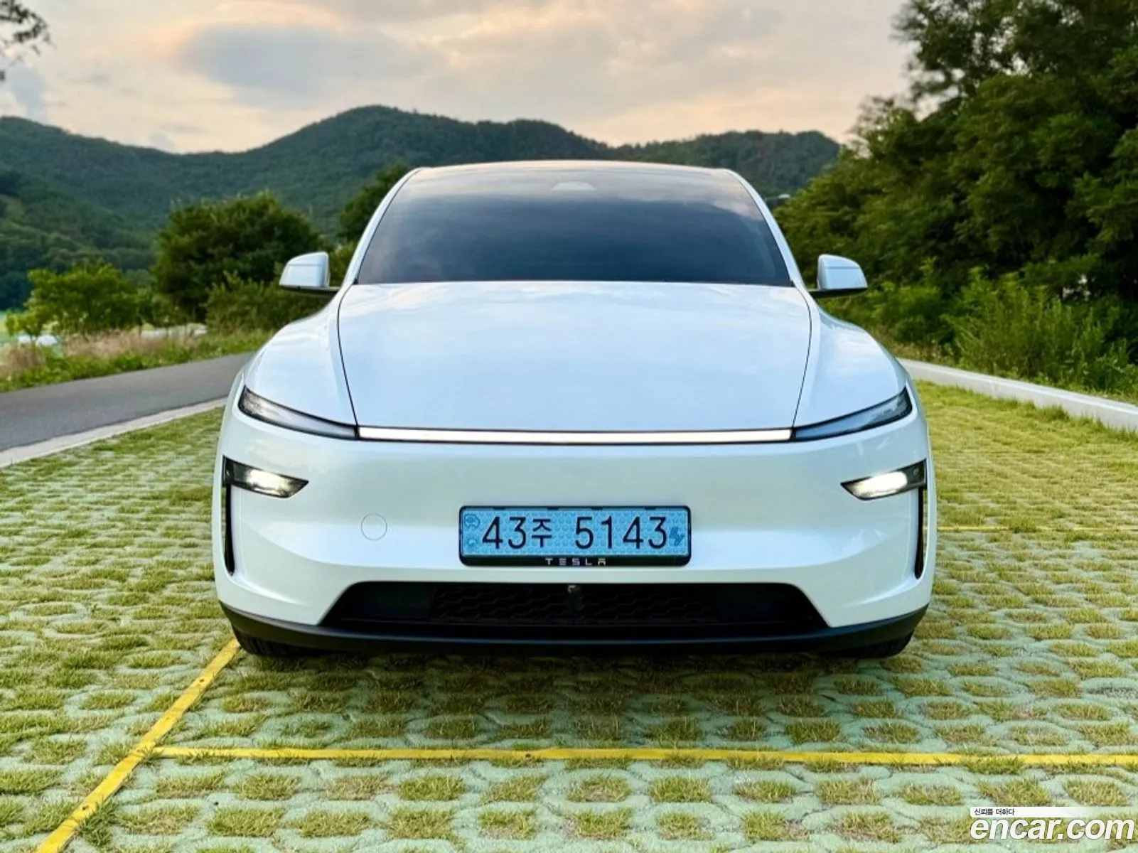 Tesla Model Y 2025 — 19