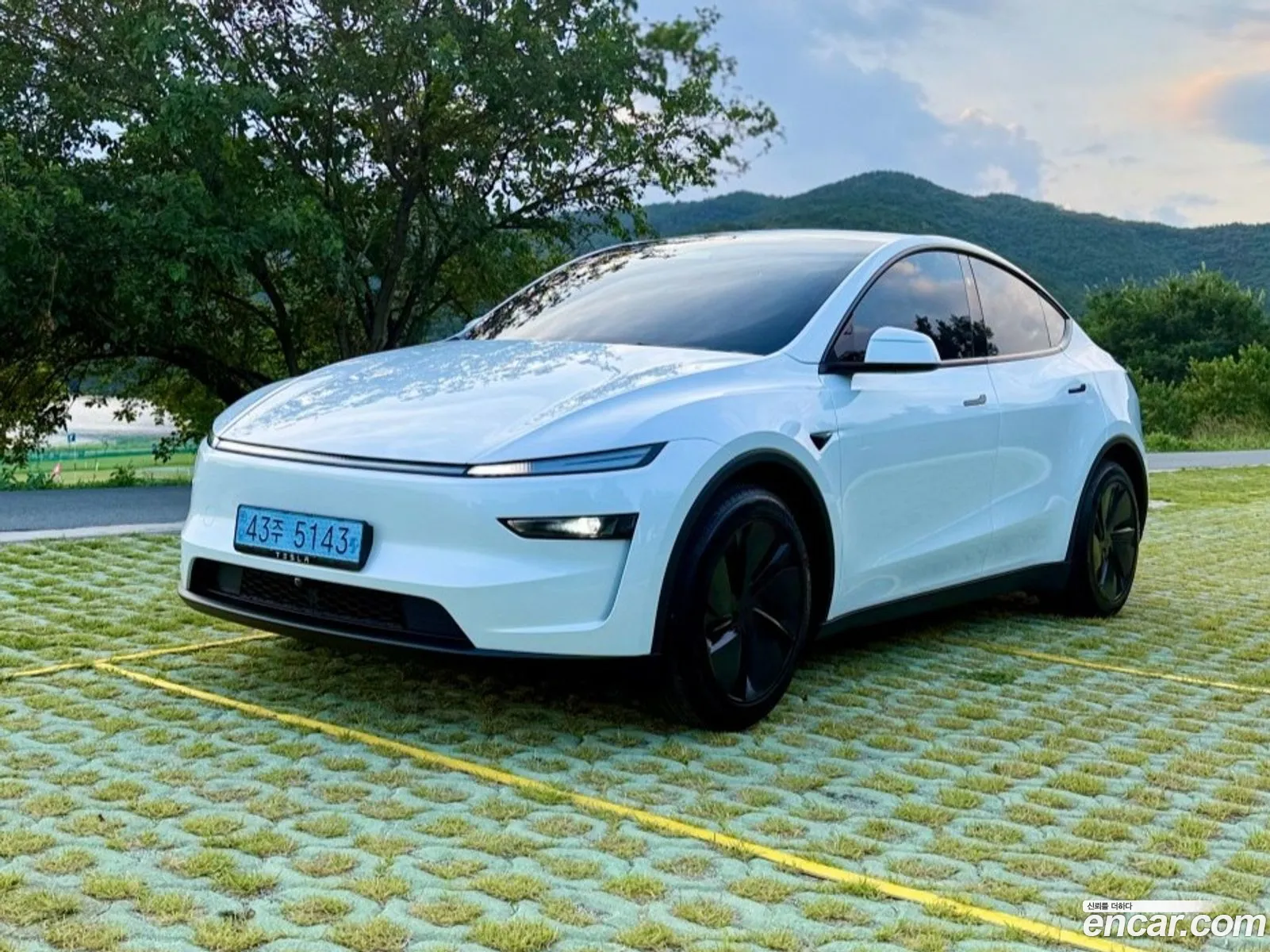 Tesla Model Y 2025 — 7