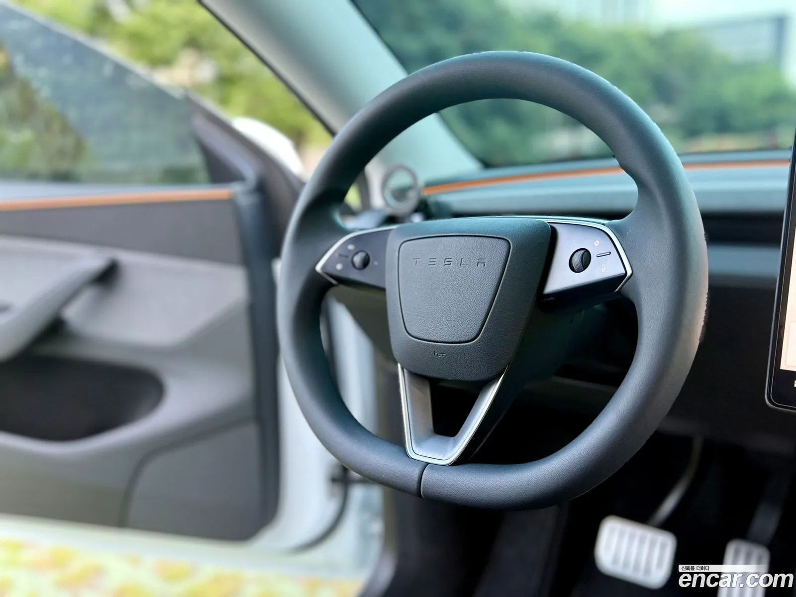 Tesla Model Y 2025 — 4