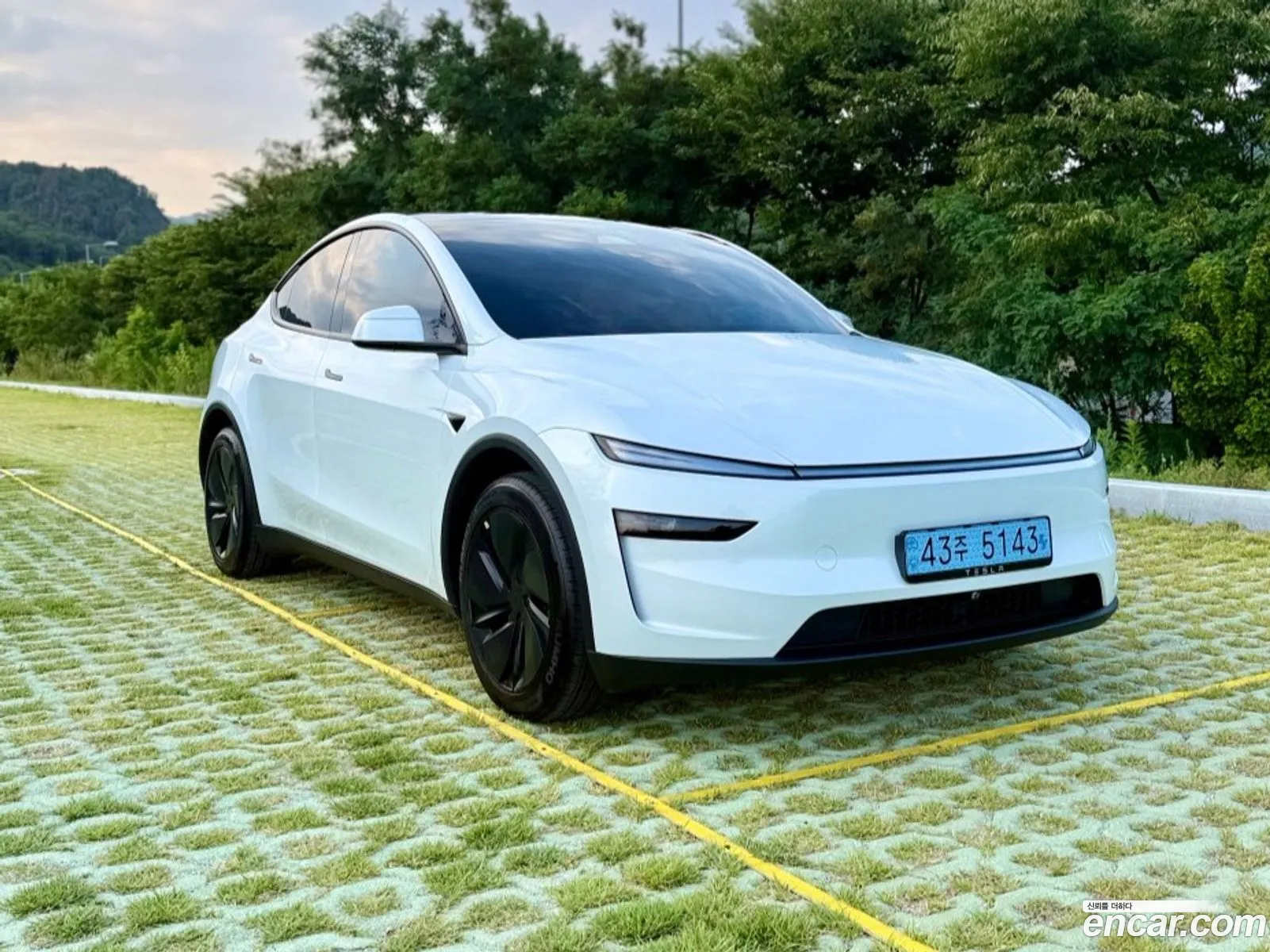 Tesla Model Y 2025 — 9