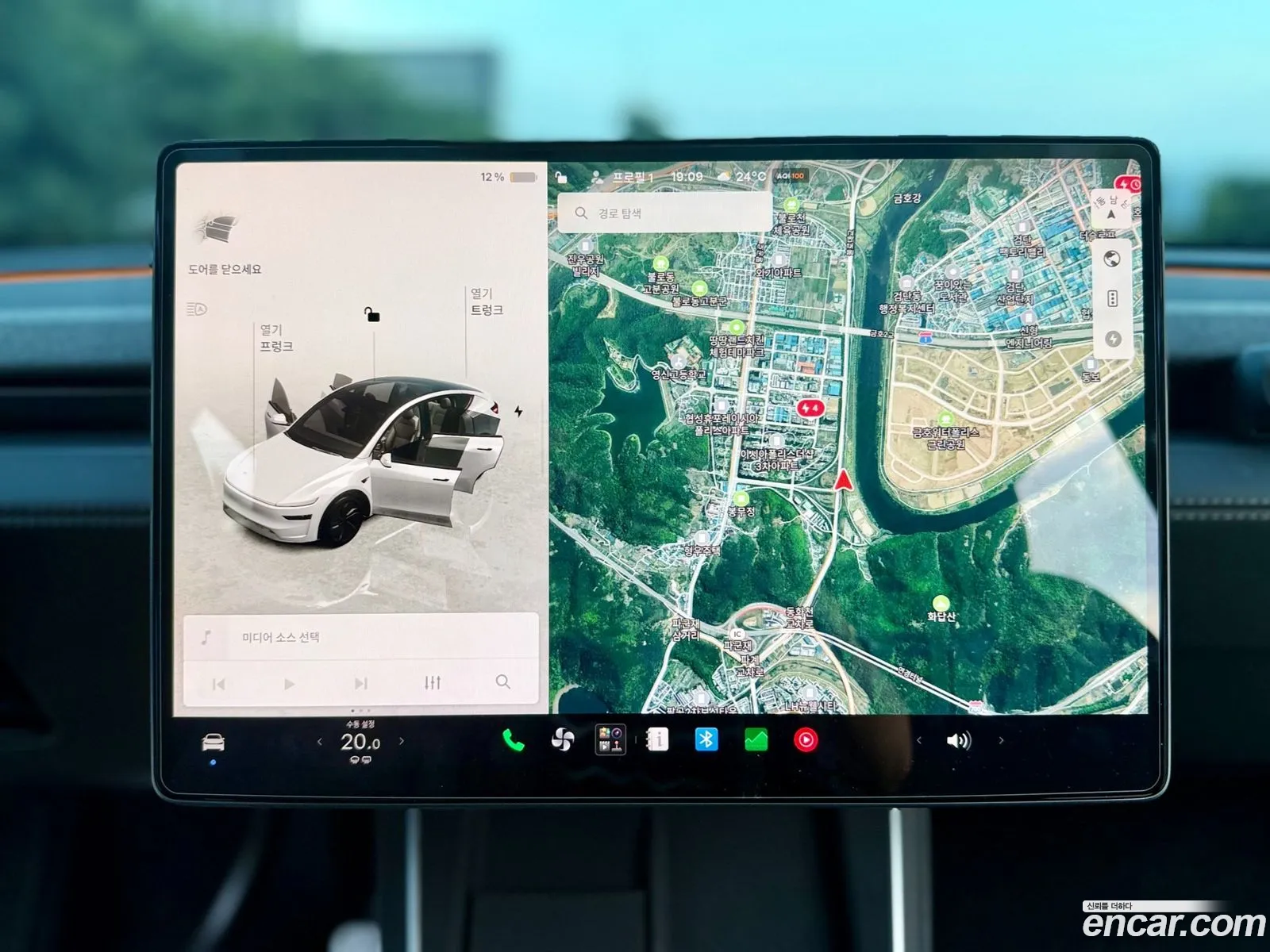 Tesla Model Y 2025 — 3