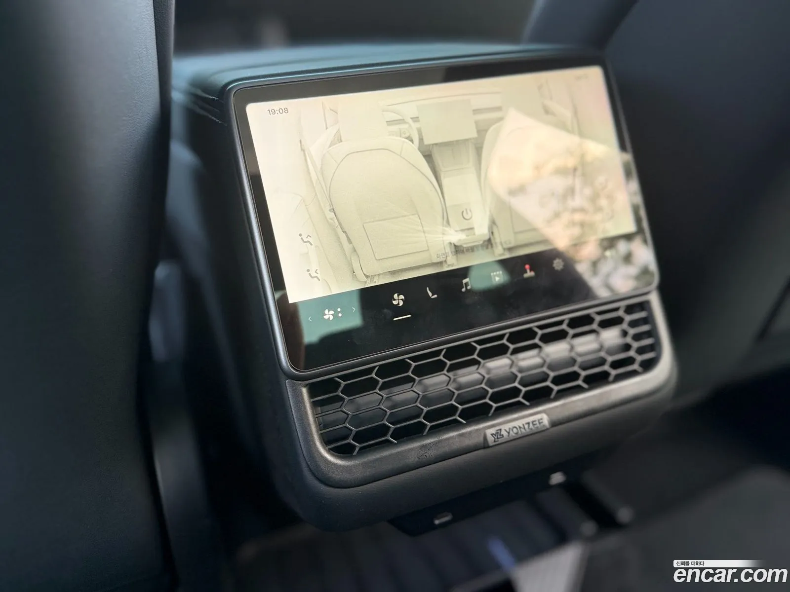Tesla Model Y 2025 — 10