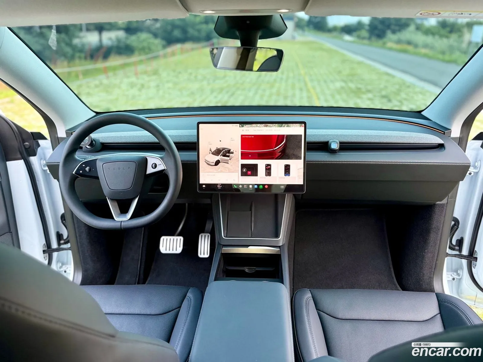 Tesla Model Y 2025 — 11